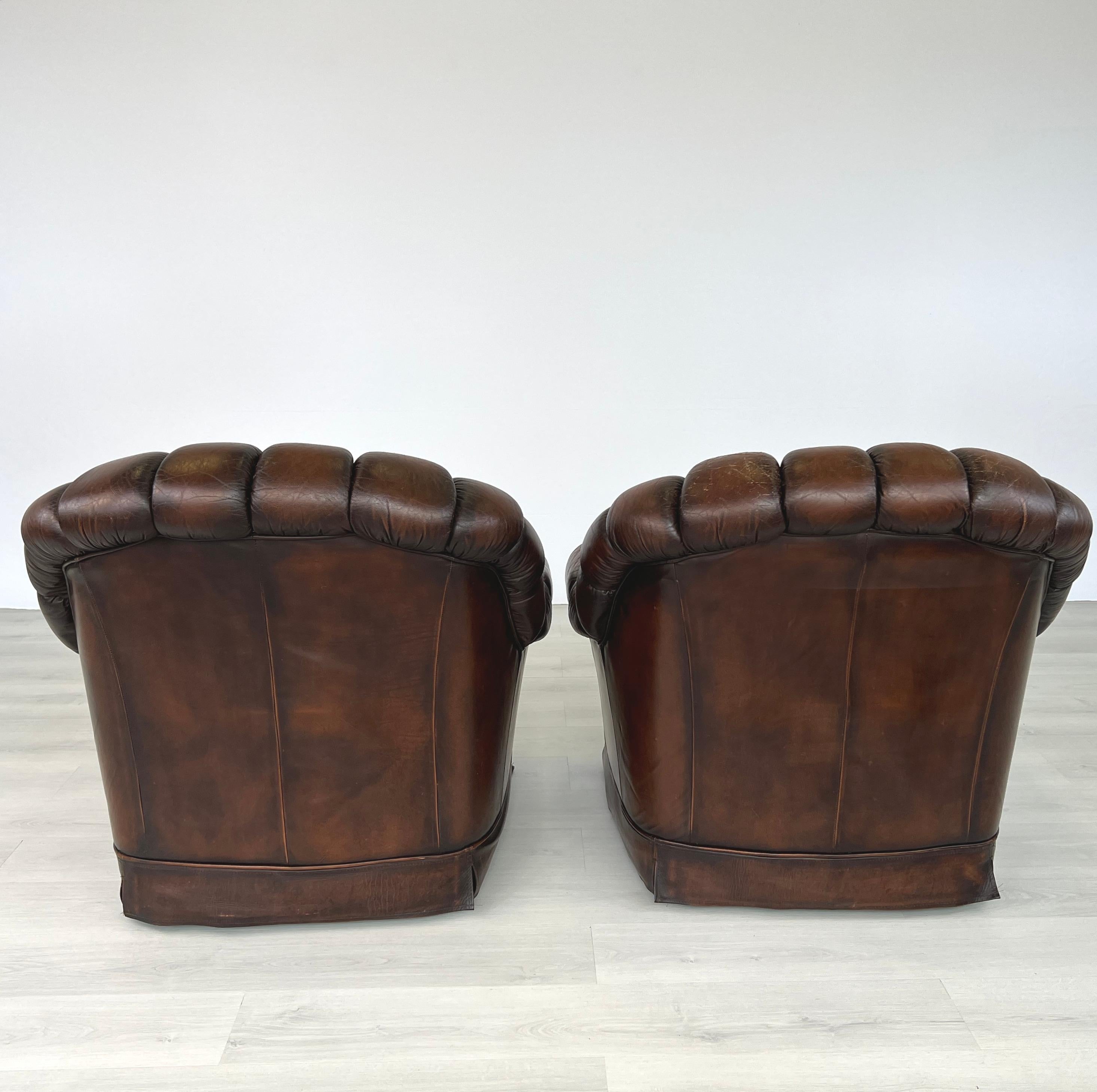 Sillones Chesterfield Vintage de cuero - Pareja en Bueno estado para la venta en Bridgeport, CT