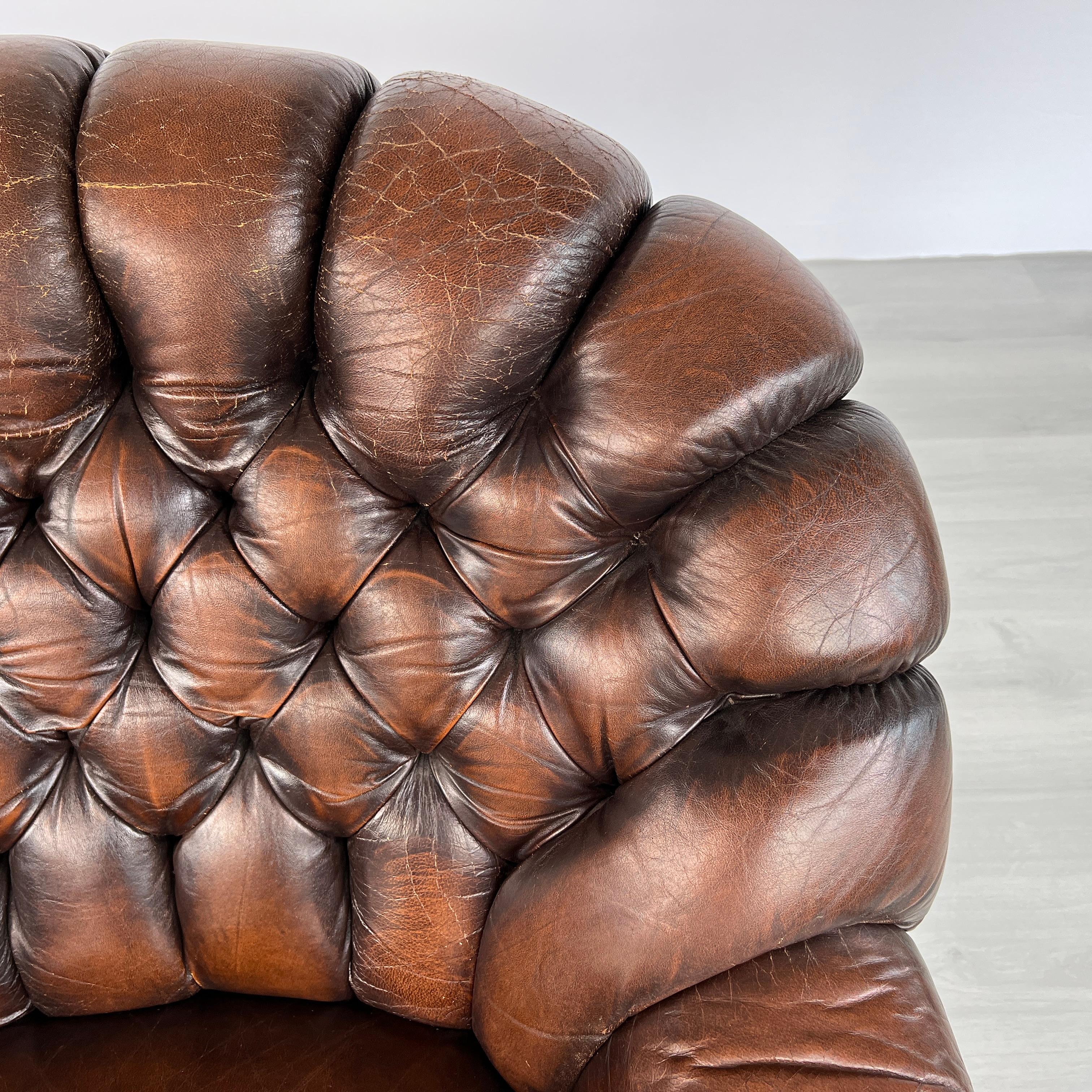 Sillones Chesterfield Vintage de cuero - Pareja siglo XX en venta