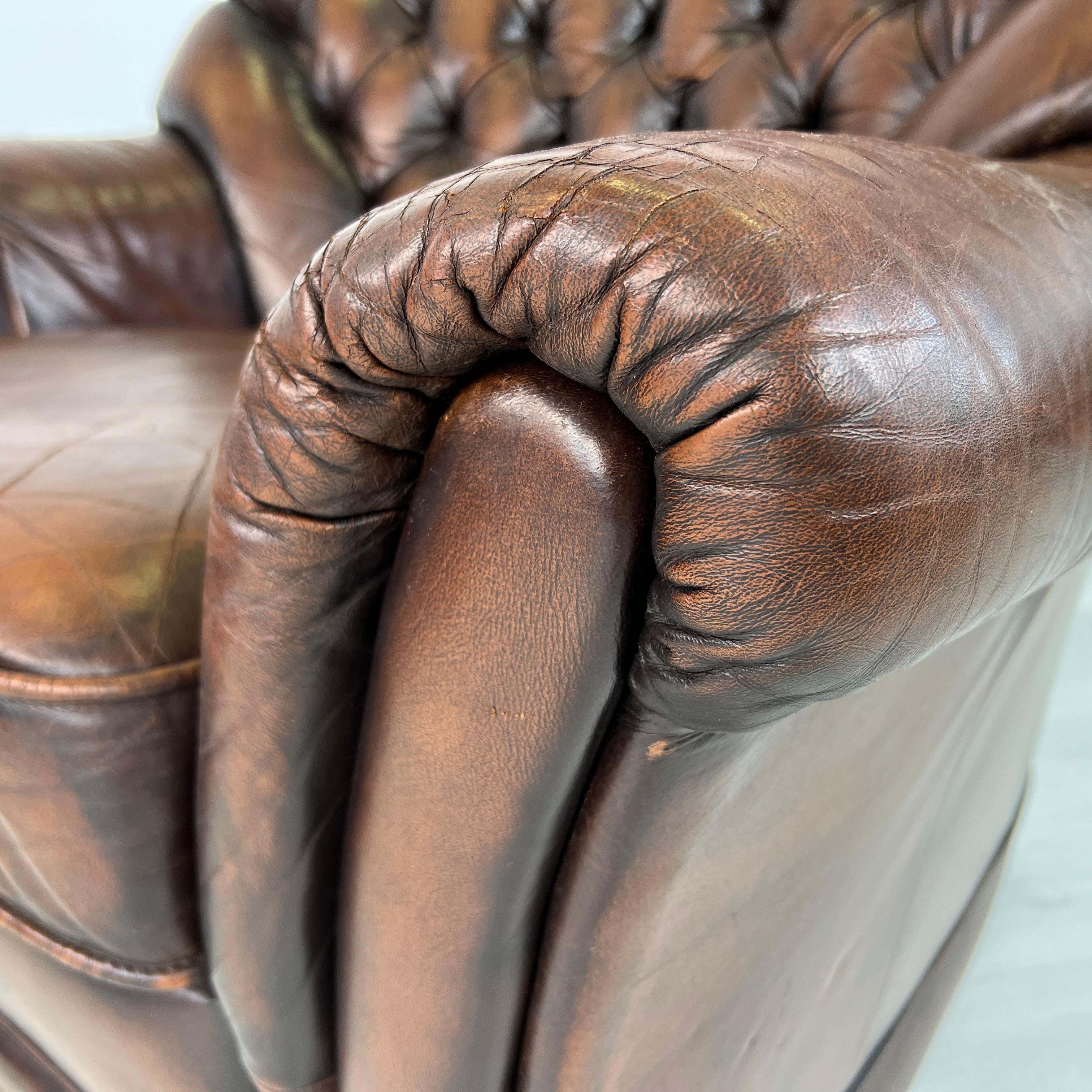 Sillones Chesterfield Vintage de cuero - Pareja Cuero en venta