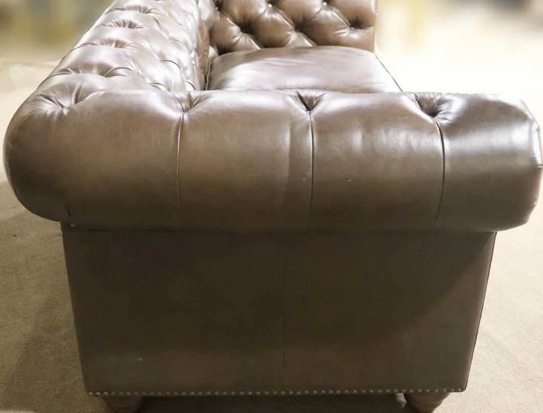 Vintage Chesterfield Sofa In Good Condition For Sale In Brooklyn, NY