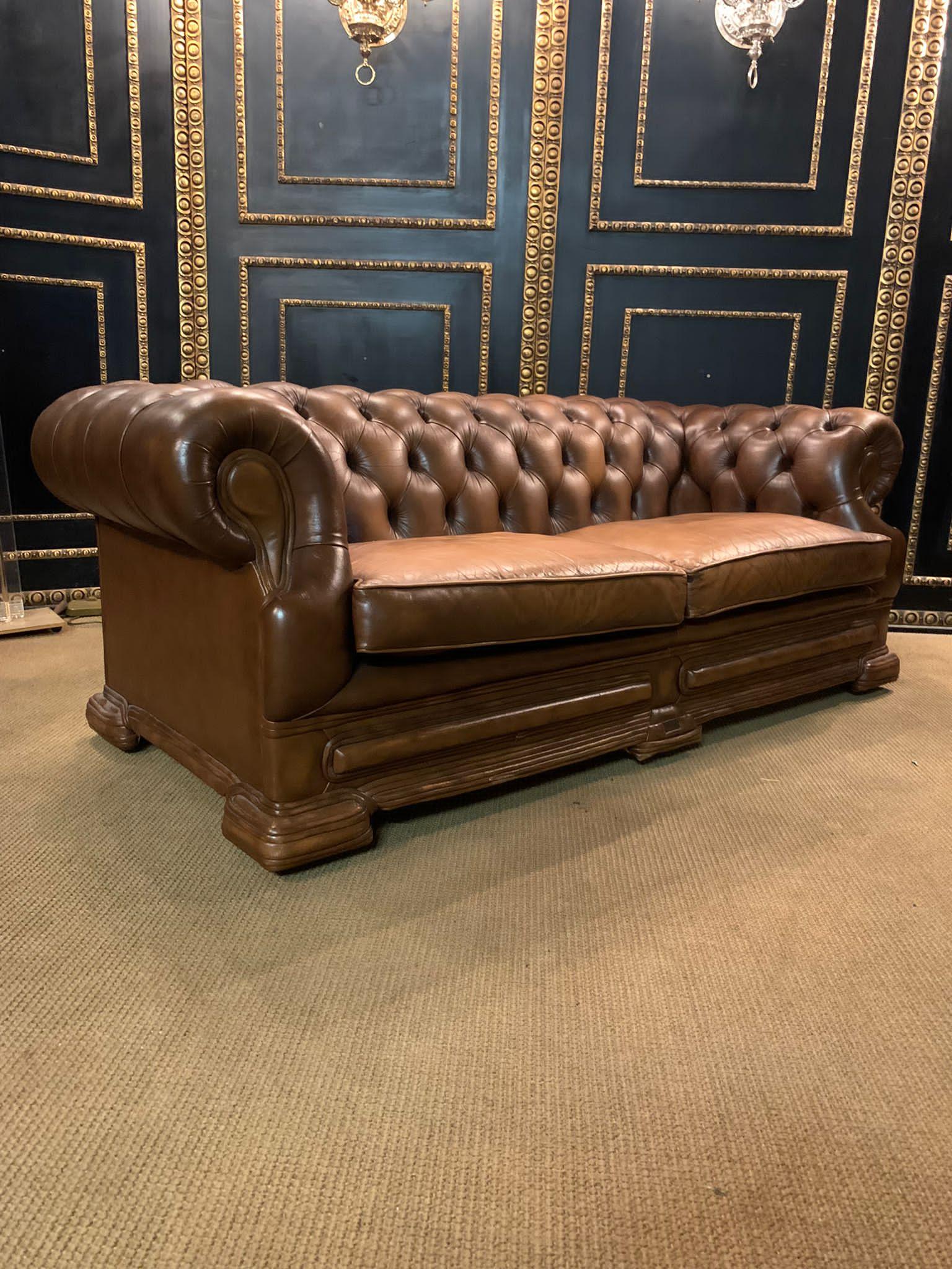 Chesterfield-Sofa aus einer Set-Marke Dellbrook, England 4