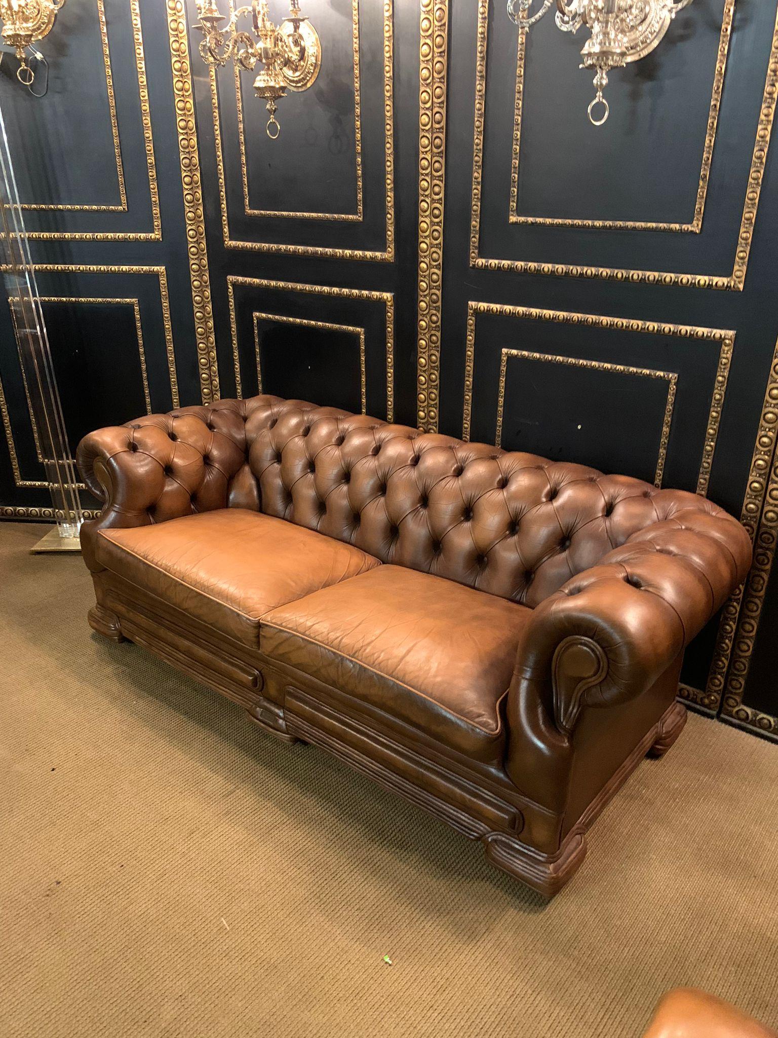 Vintage Chesterfield Sofa from a Set Brand Dellbrook England In Good Condition In Berlin, DE