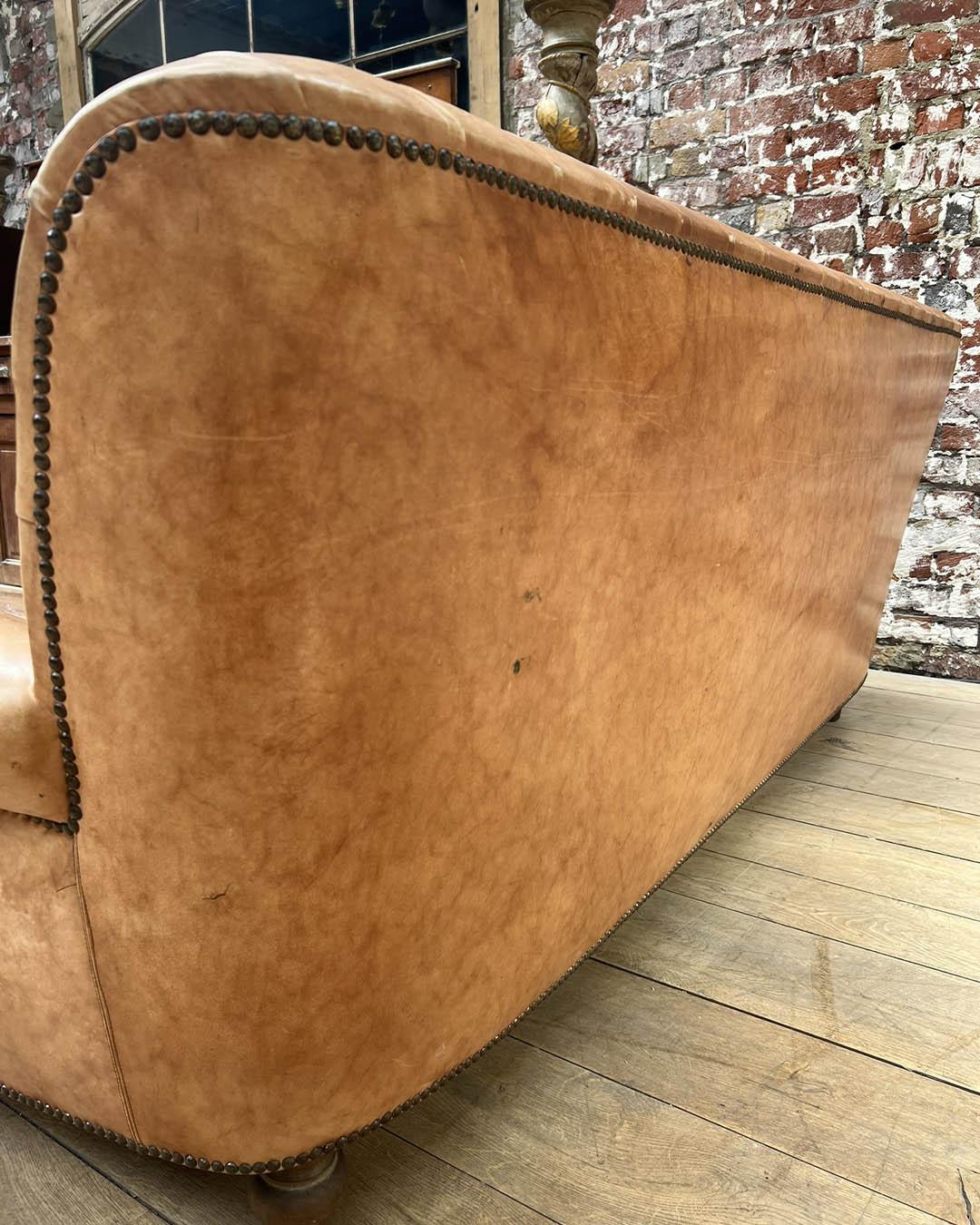 Vintage Chesterfield Sofa in Tan Patinated Leather For Sale 5