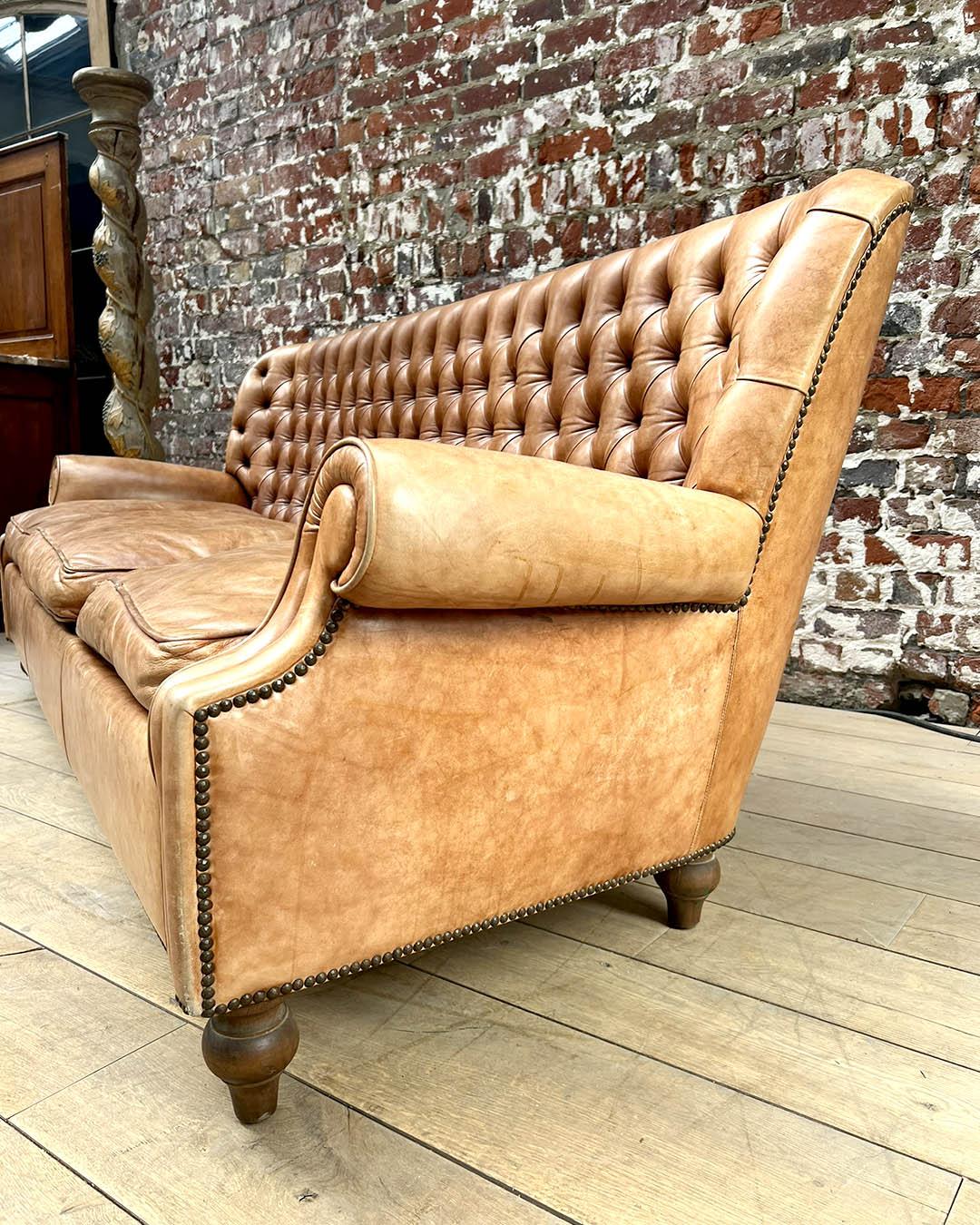 Italian Vintage Chesterfield Sofa in Tan Patinated Leather For Sale