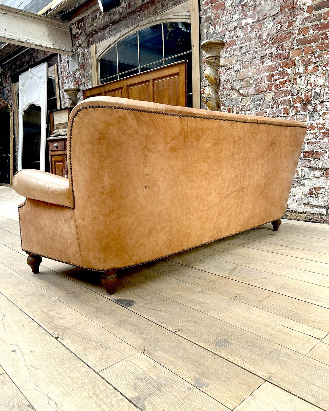 Vintage Chesterfield Sofa in Tan Patinated Leather For Sale 4