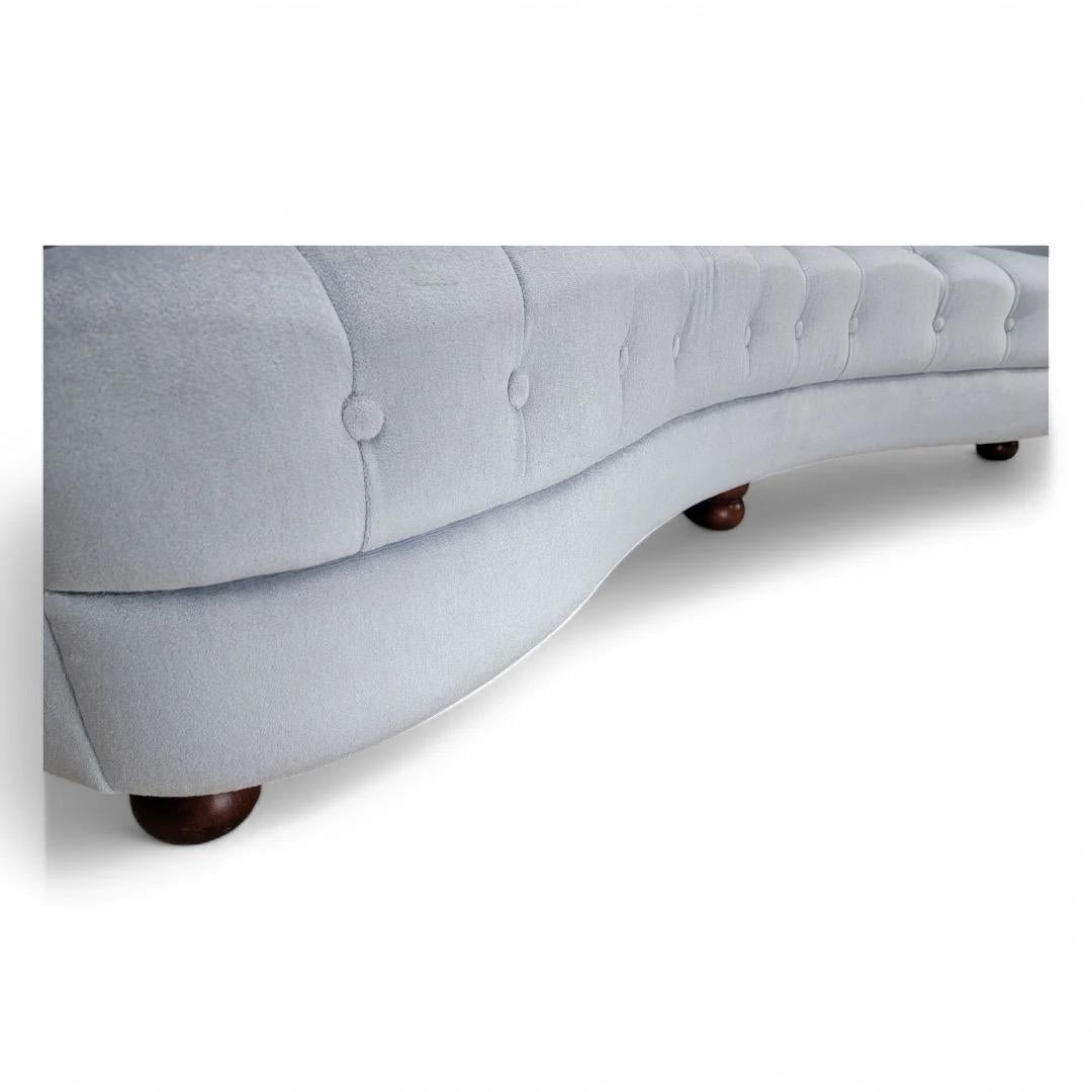 Vintage Chesterfield Style Curved Back Sofa Newly Upholstering In A Mohair (Moderne der Mitte des Jahrhunderts) im Angebot