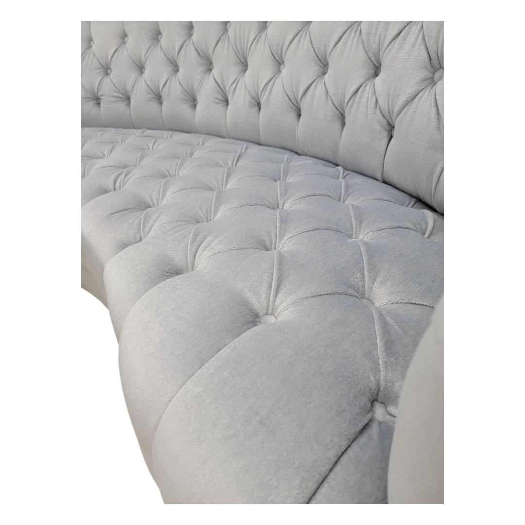 Vintage Chesterfield Style Curved Back Sofa Newly Upholstering In A Mohair im Zustand „Gut“ im Angebot in Chicago, IL