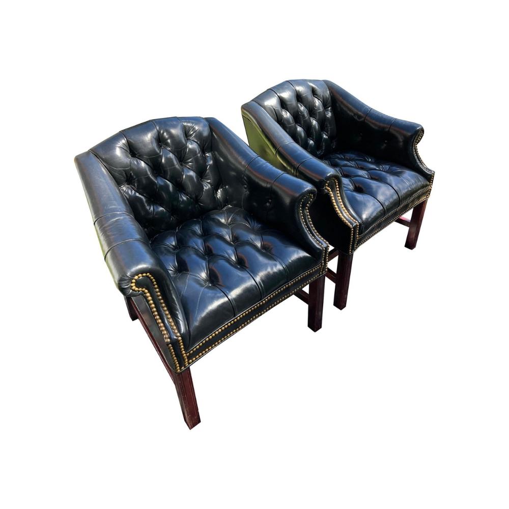 Paire de chaises touffetées de style Chesterfield vintage en noir en vente 2