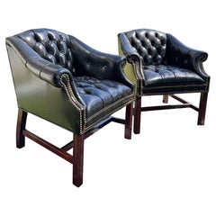 Paire de chaises touffetées de style Chesterfield vintage en noir