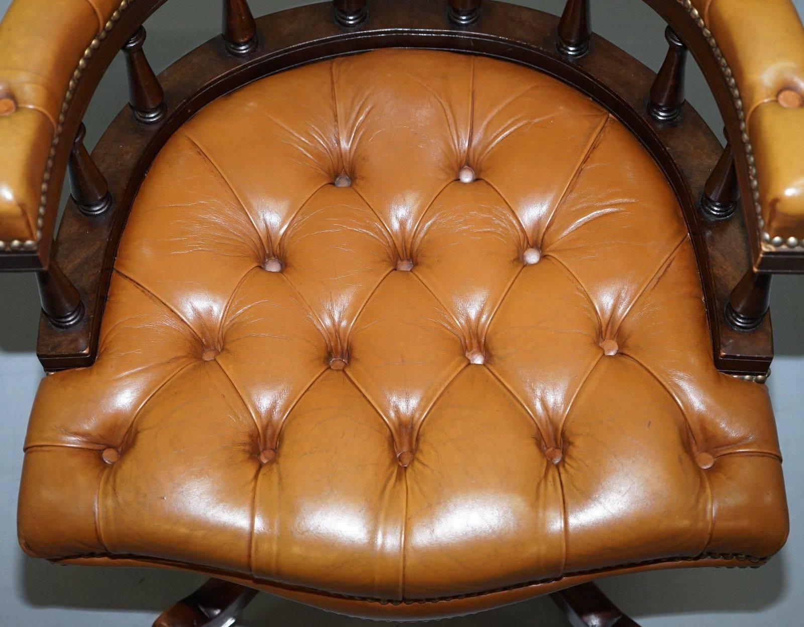 Vintage Chesterfield Tan Brown Leder Kapitäne Büro Drehstuhl (Handgefertigt)