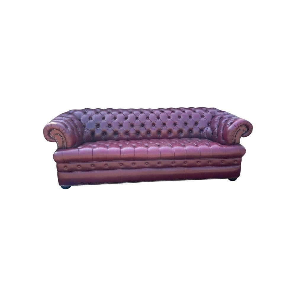 Americano Vintage Chesterfield Tufted Leather Sofa With Brass Rivets in Red in vendita