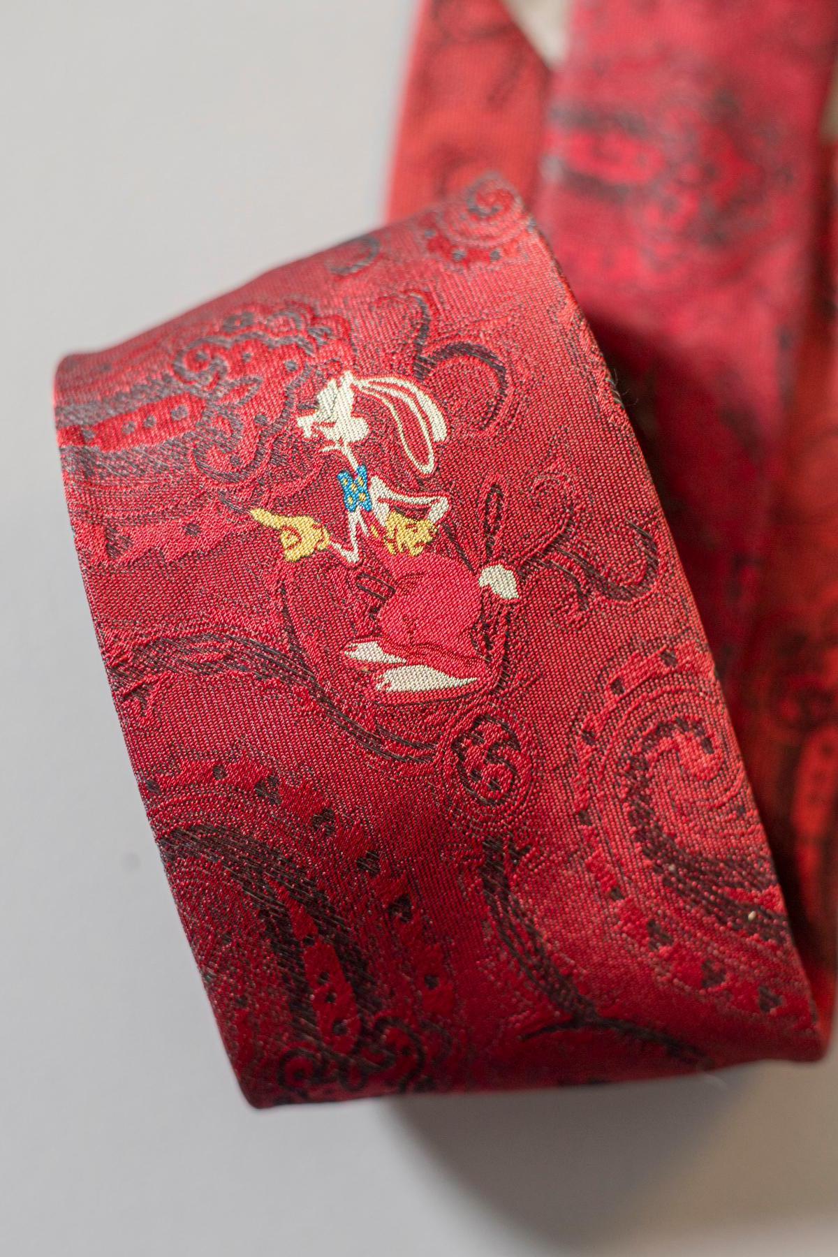 Rose Cravate vintage Chi ha incastrato Roger en soie 100 % lapin  en vente