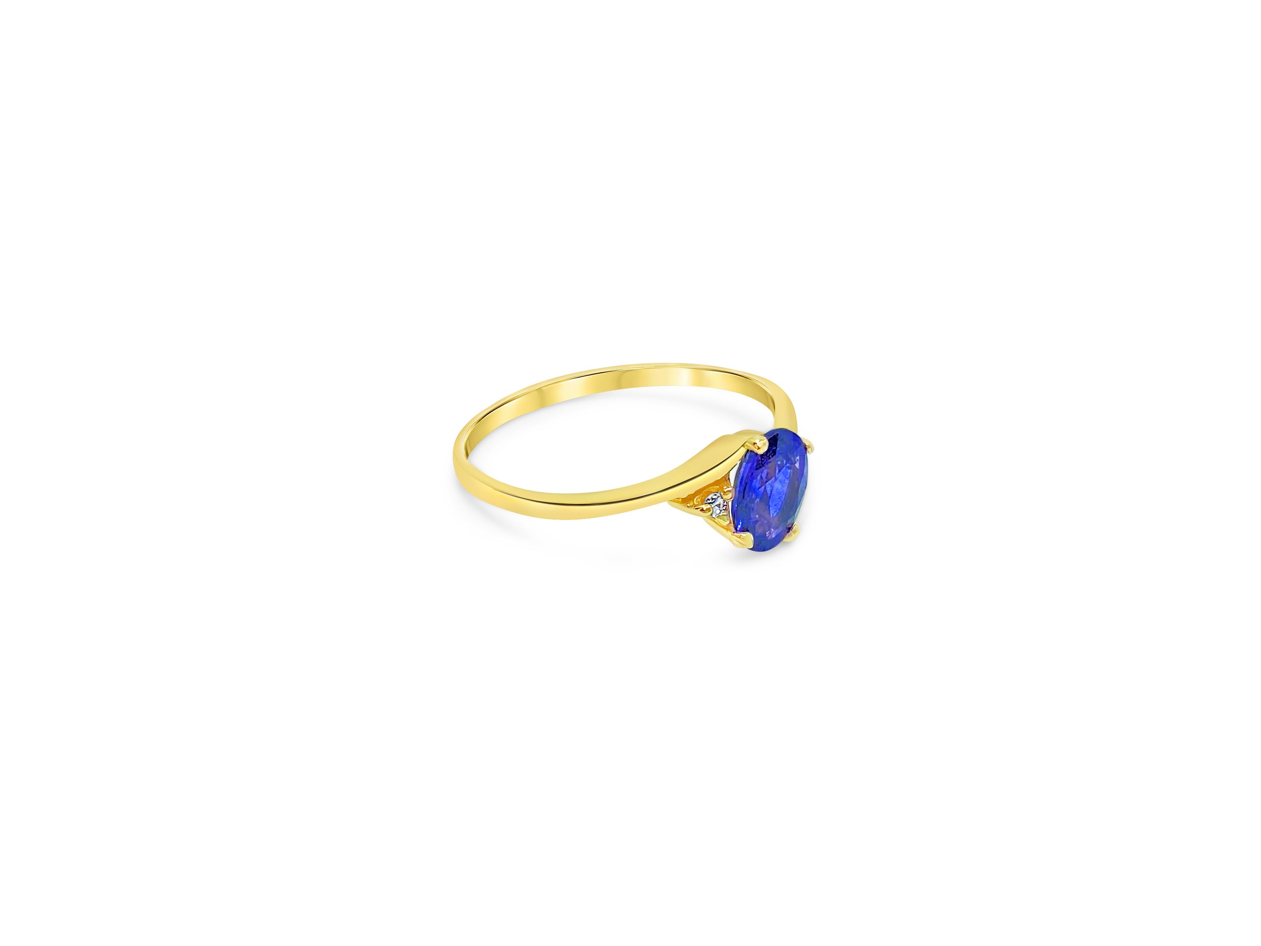 Art Deco Vintage Chic Natural Blue Ring in 14k Gold For Sale