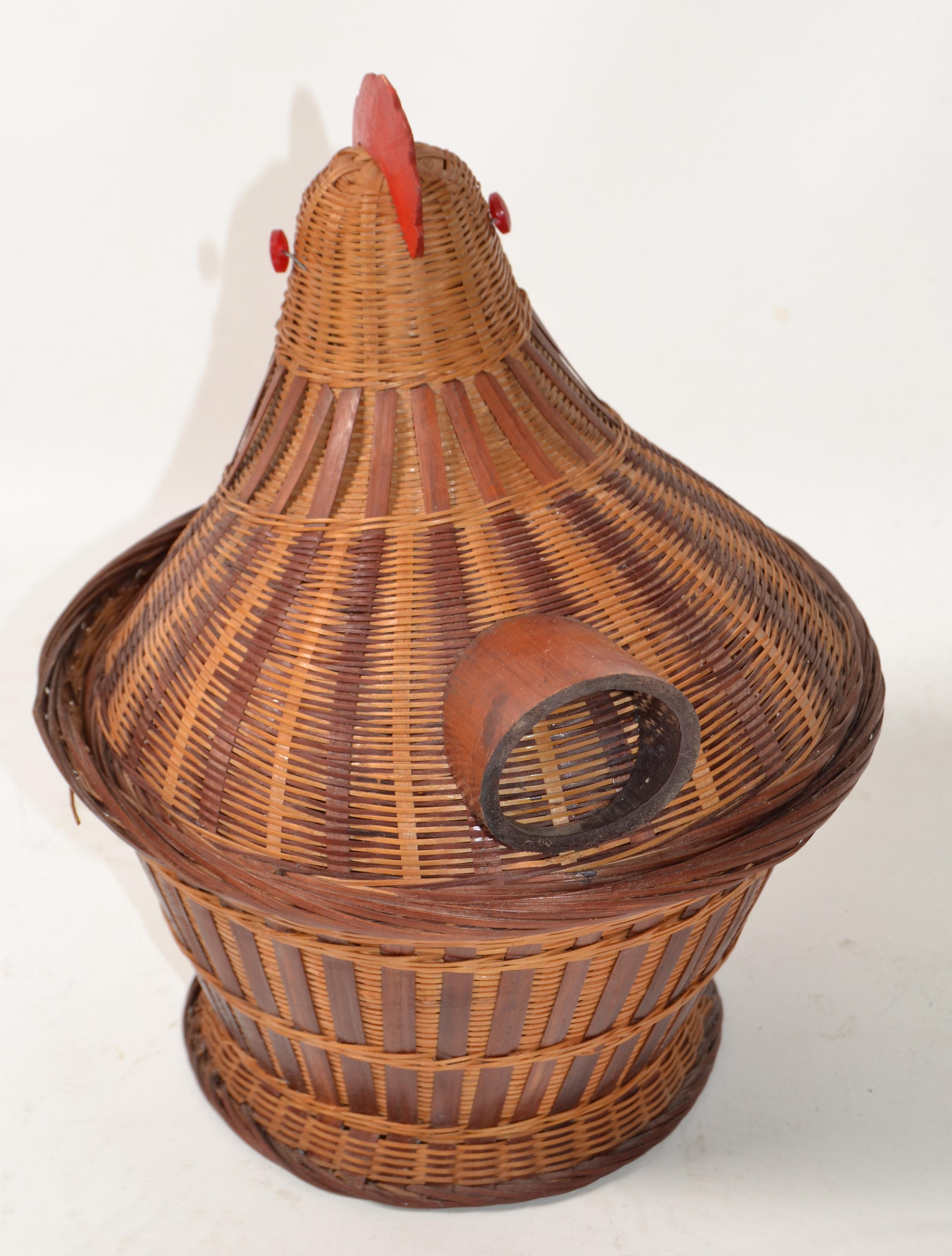 Handgewebter Korb mit Deckel aus Korb aus Korbweide und Holz und Bambus für Hühner, Volkskunst, 1960 im Angebot 3