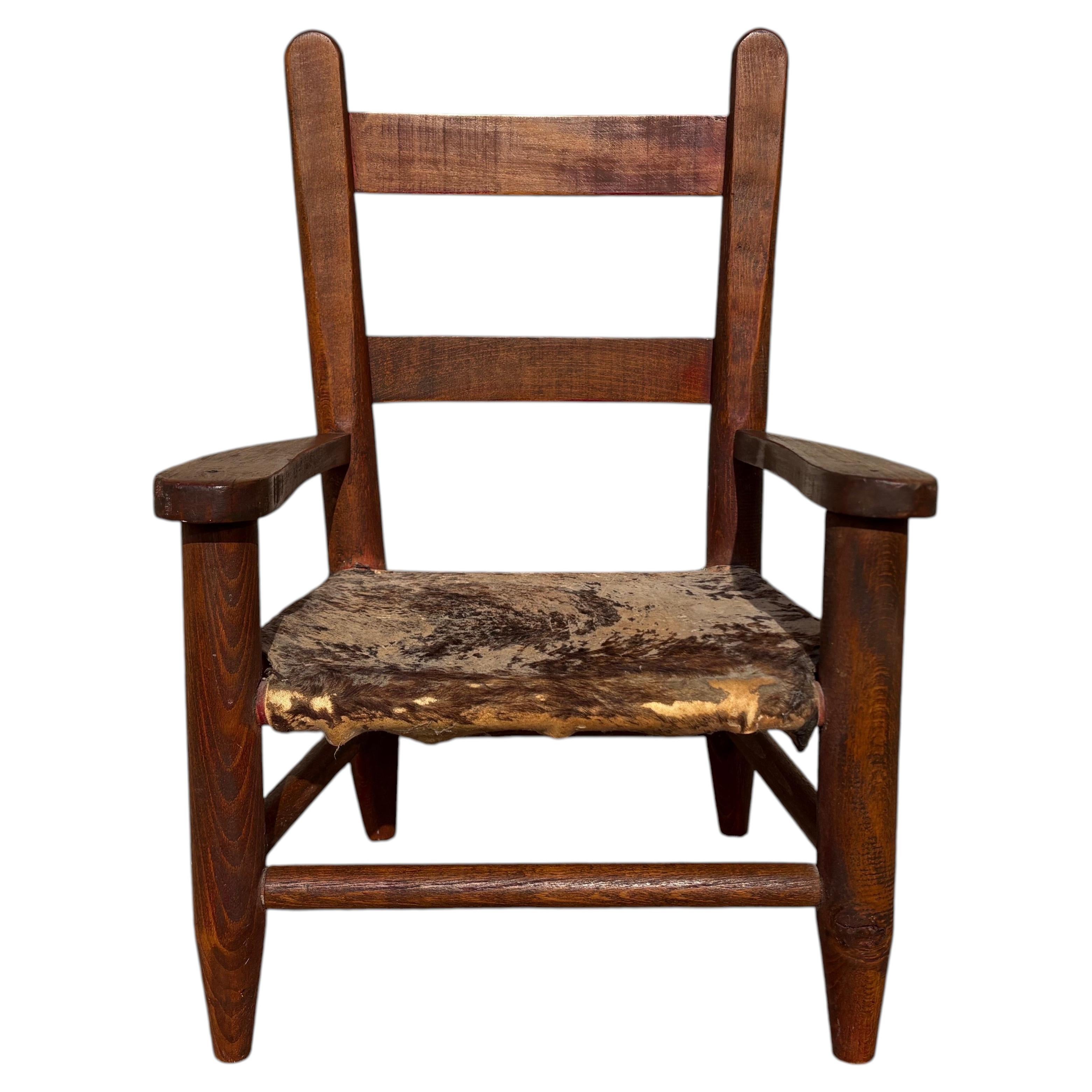 Chaise d'enfant vintage avec revêtement en cuir en vente