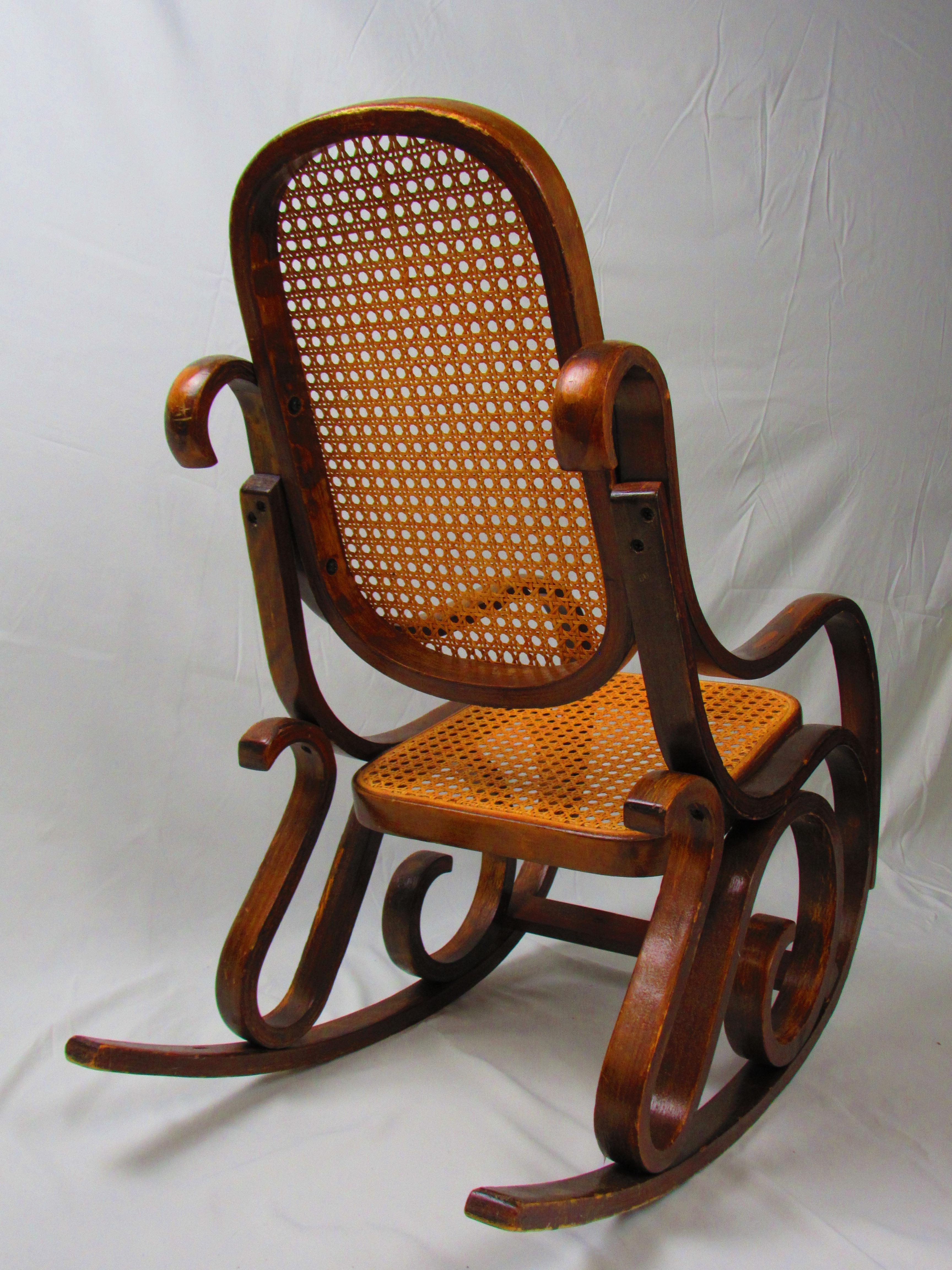 Vintage children’s Thonet rocking chair For Sale 8