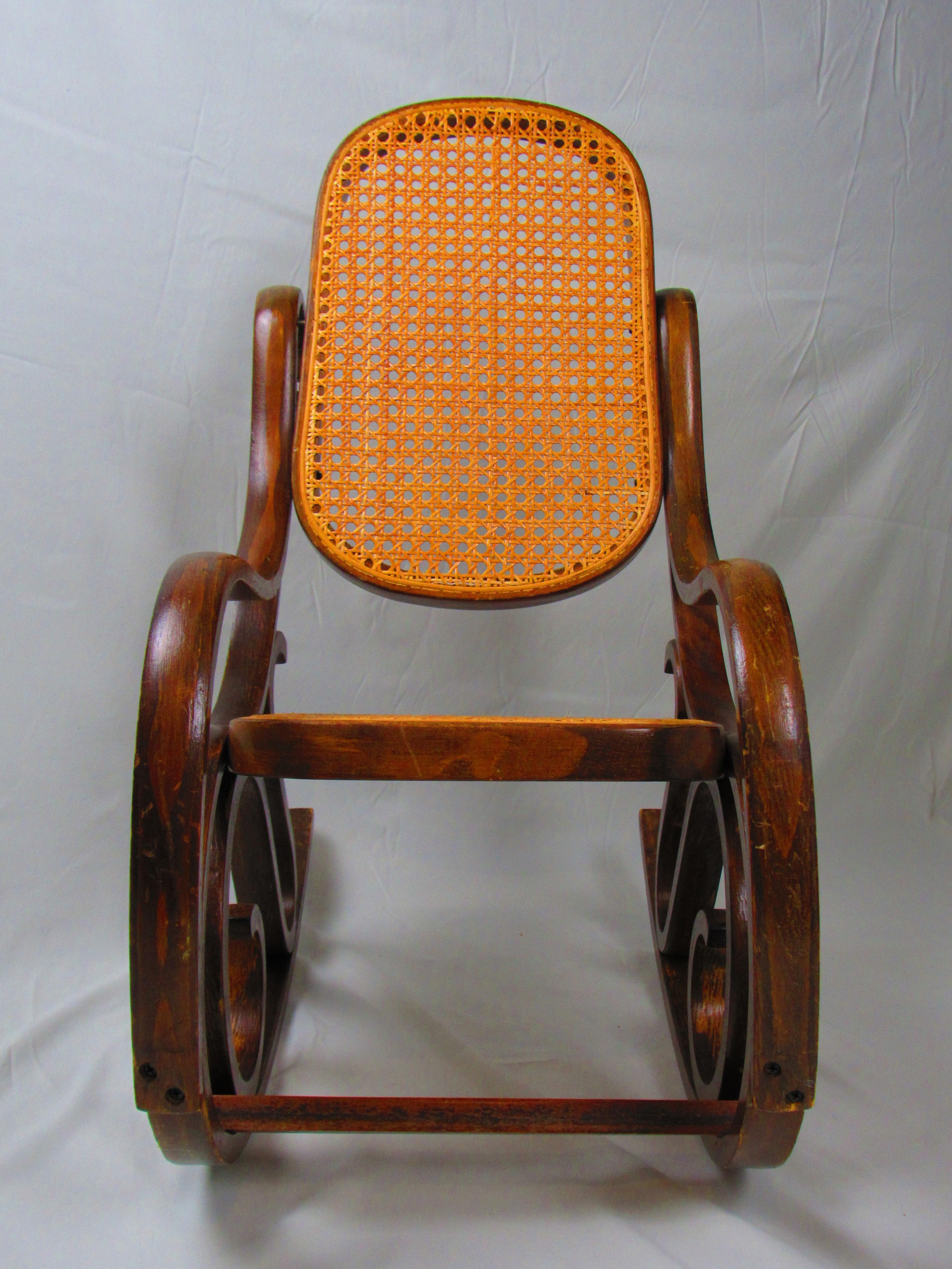 Vintage children’s Thonet rocking chair For Sale 9