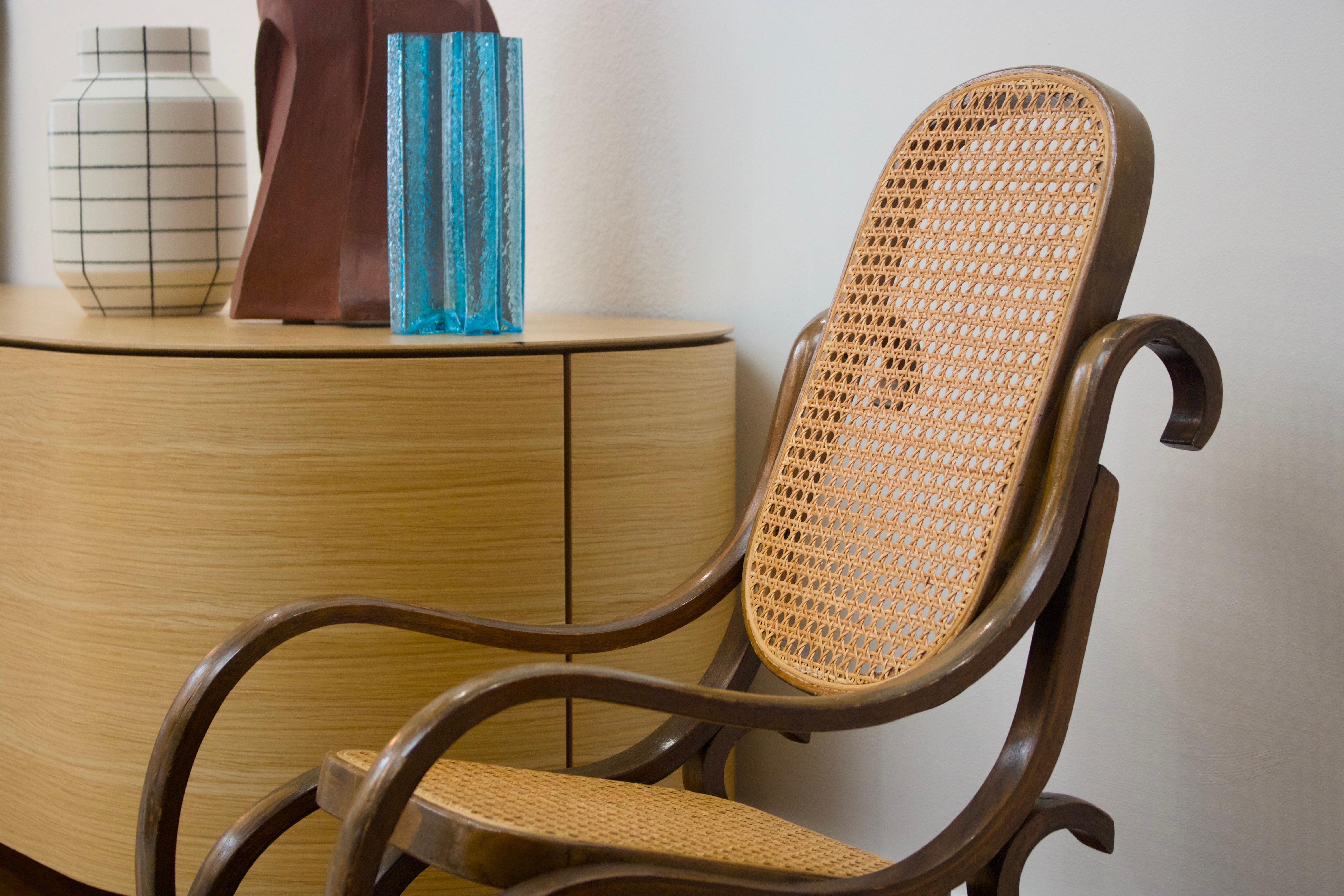 Vintage children’s Thonet rocking chair For Sale 10