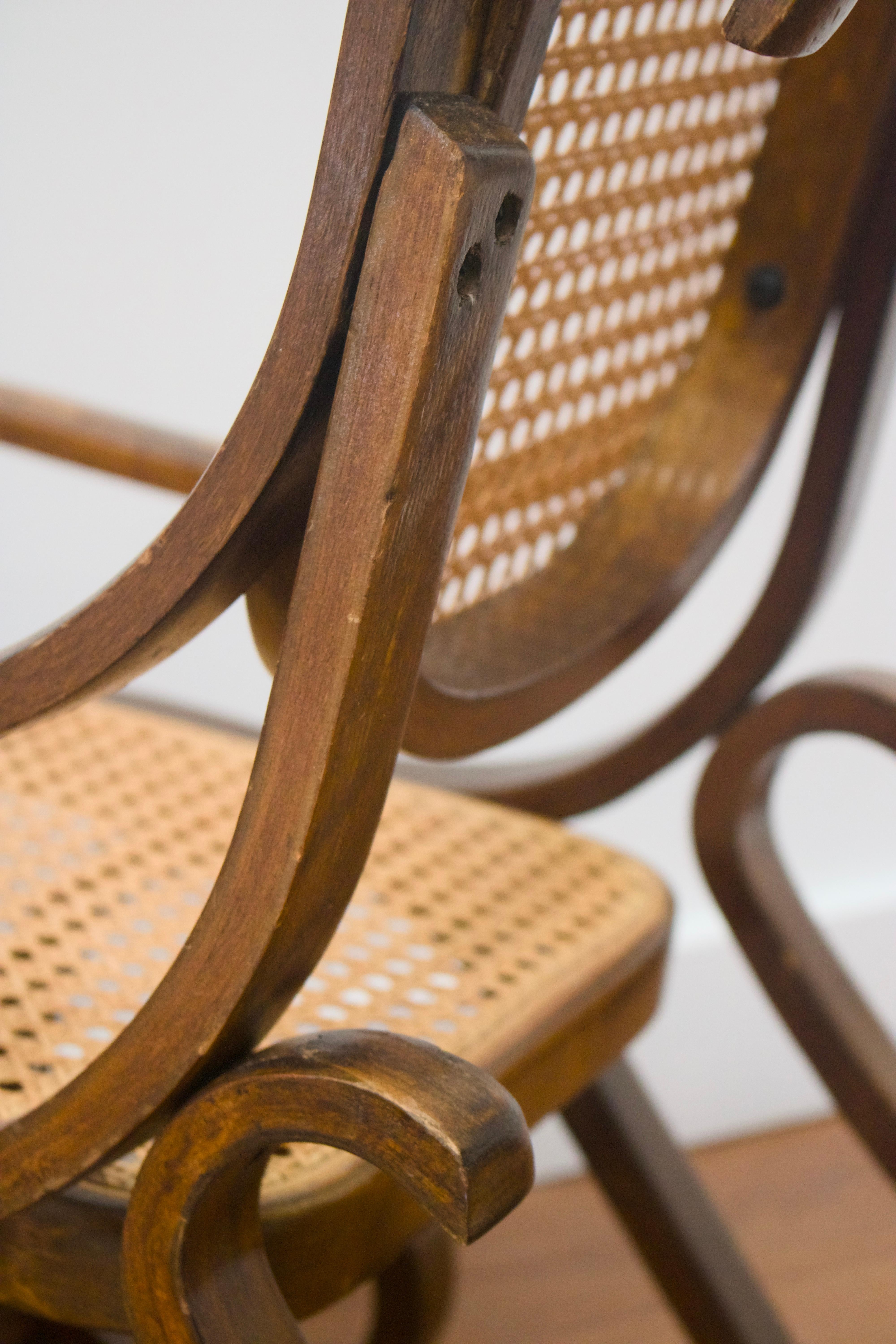 Vintage children’s Thonet rocking chair For Sale 11