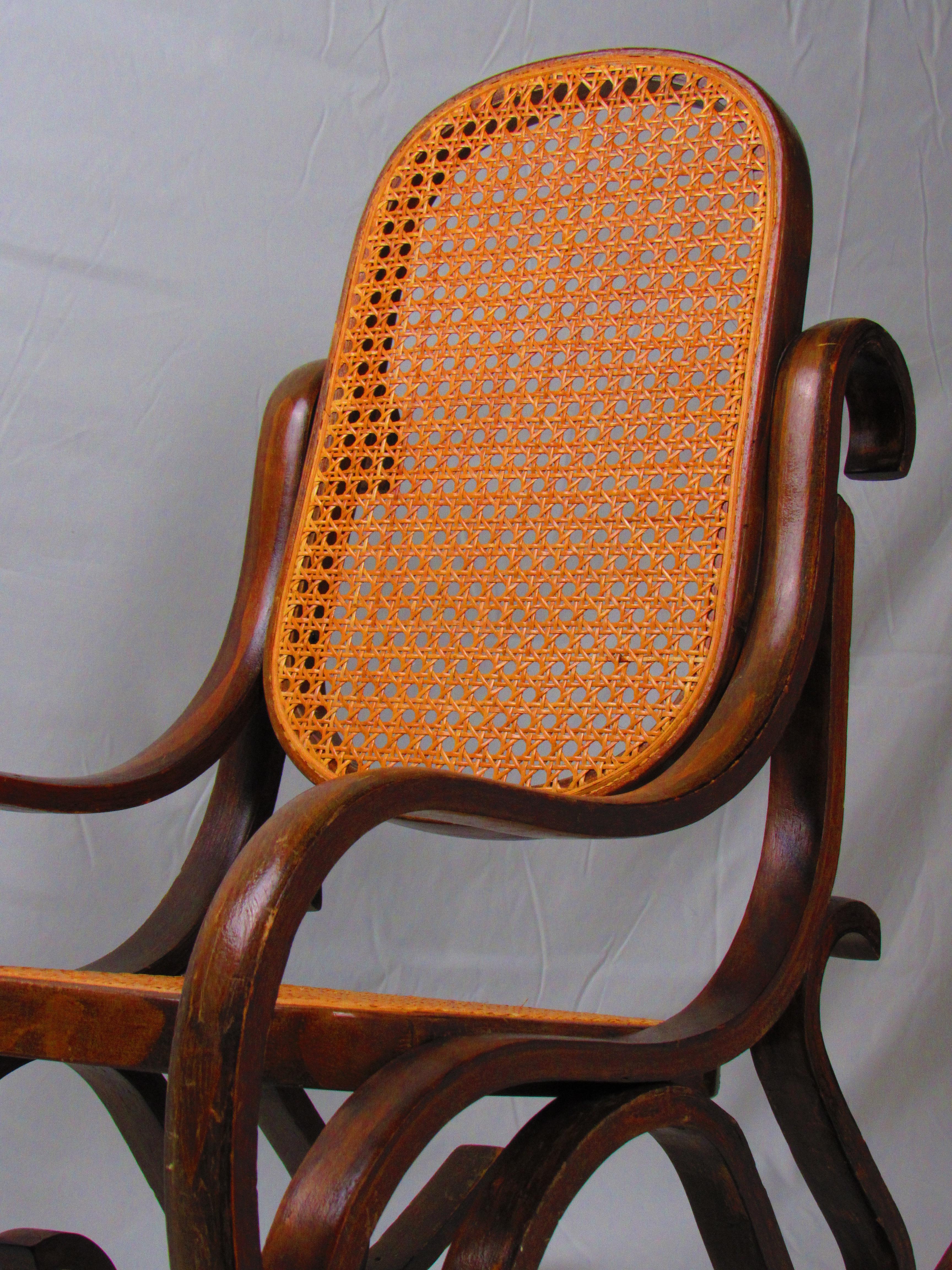 Vintage children’s Thonet rocking chair For Sale 3