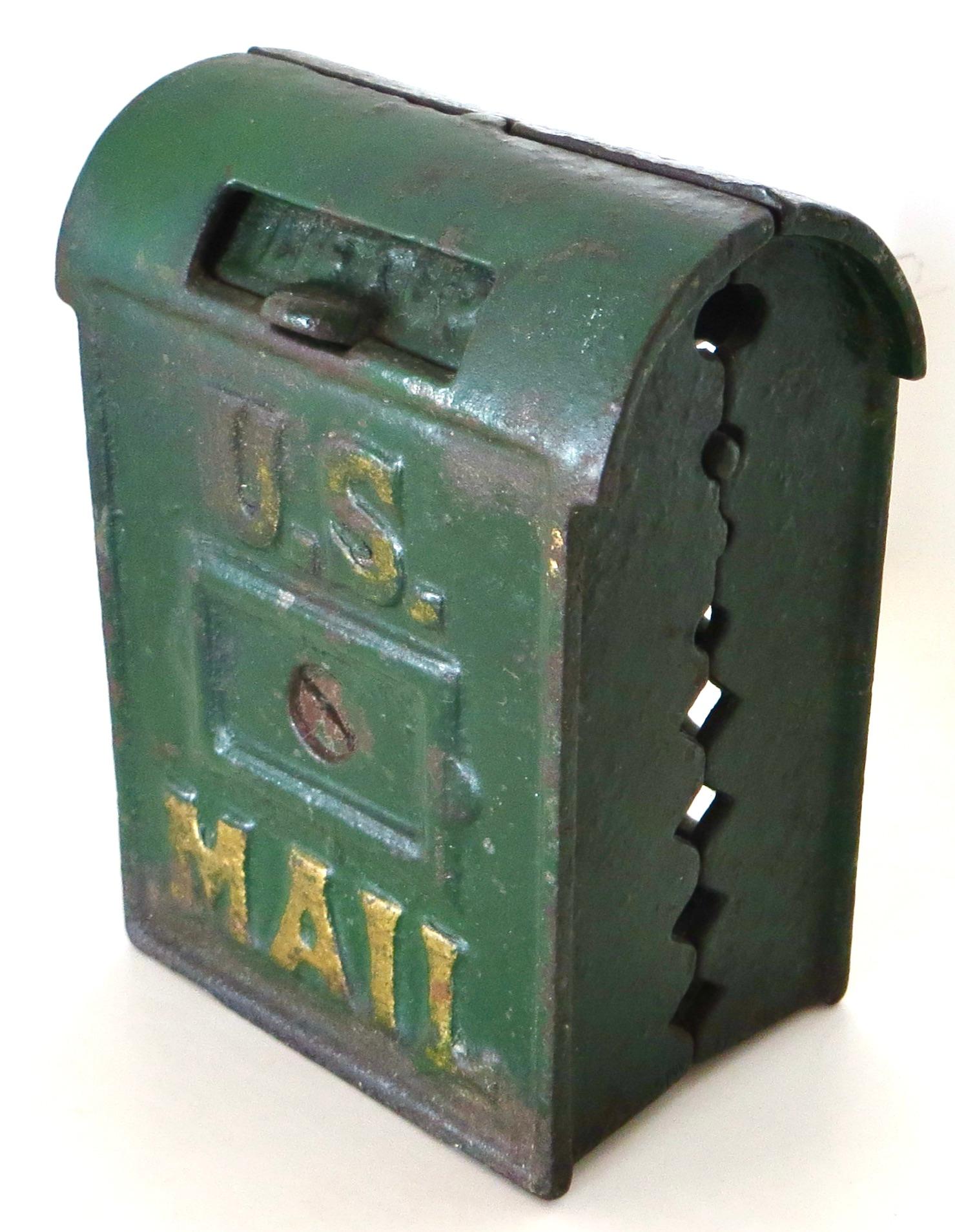 Moulage Tirelire de tirelires pour enfants vintage « U.S. Mail ». Américain, Circa 1920 en vente