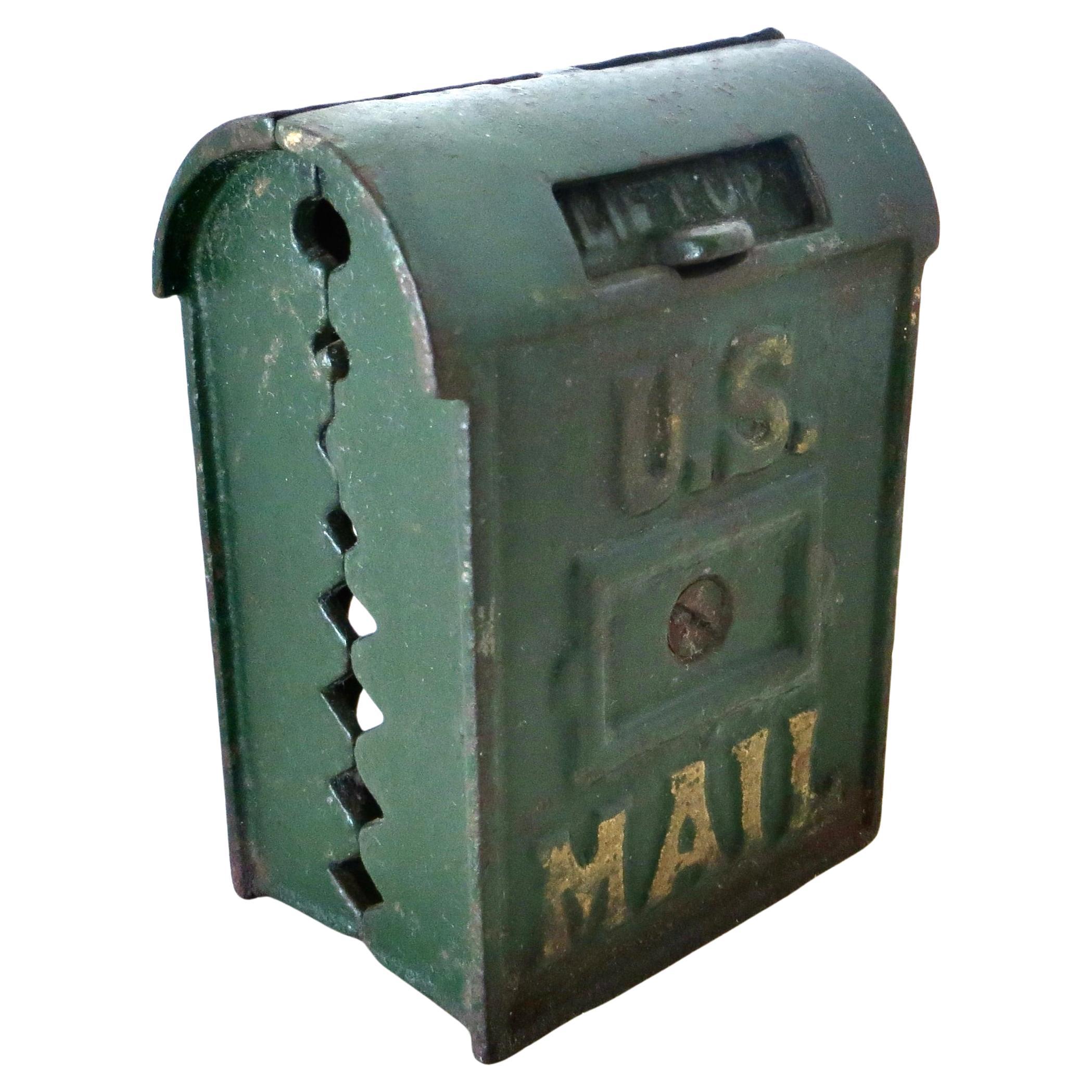 Vintage Kinderspielzeug Spardose für Spardose „U.S. Mail“. Amerikaner, CIRCA 1920