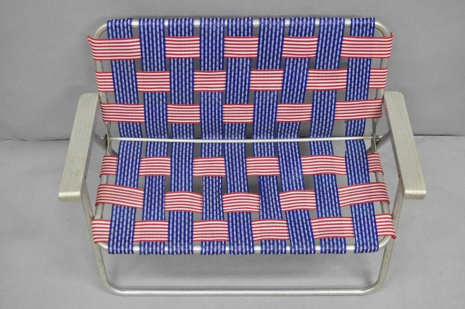 Vintage Childs Größe amerikanische Flagge Gurtband Folding Aluminium Rasen Stuhl Loveseat (Unbekannt) im Angebot