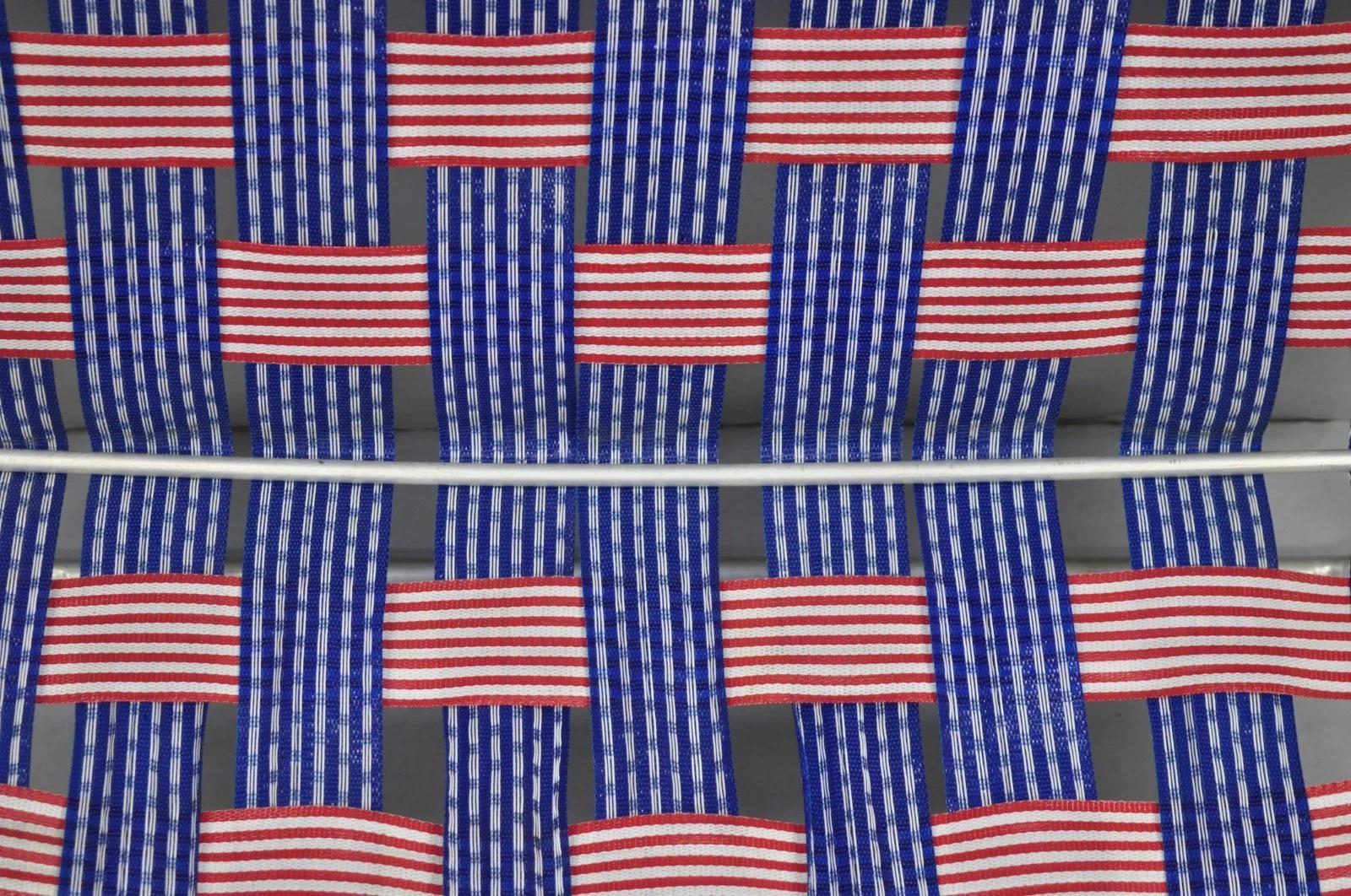 Vintage Childs Größe amerikanische Flagge Gurtband Folding Aluminium Rasen Stuhl Loveseat im Zustand „Gut“ im Angebot in Philadelphia, PA