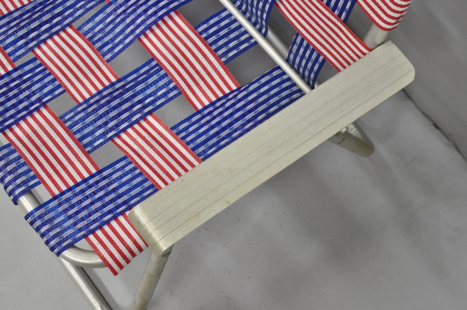 Vintage Childs Größe amerikanische Flagge Gurtband Folding Aluminium Rasen Stuhl Loveseat im Angebot 1
