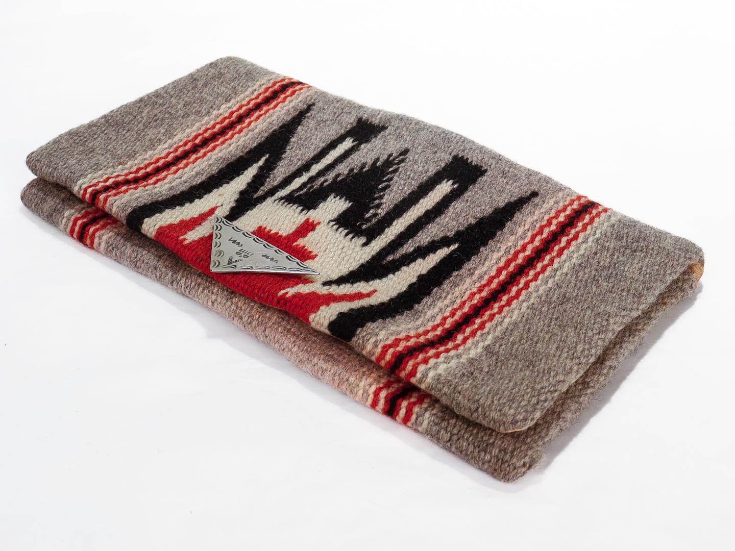 A fine Native American woven purse.

From Chimayo (a region inhabited by Pueblo Indians since about 1200 CE).

Dating from the 1940s - 1950s.

Principally in gray wool with red, white and black highlights. 

Lined with a silk lining and a steel