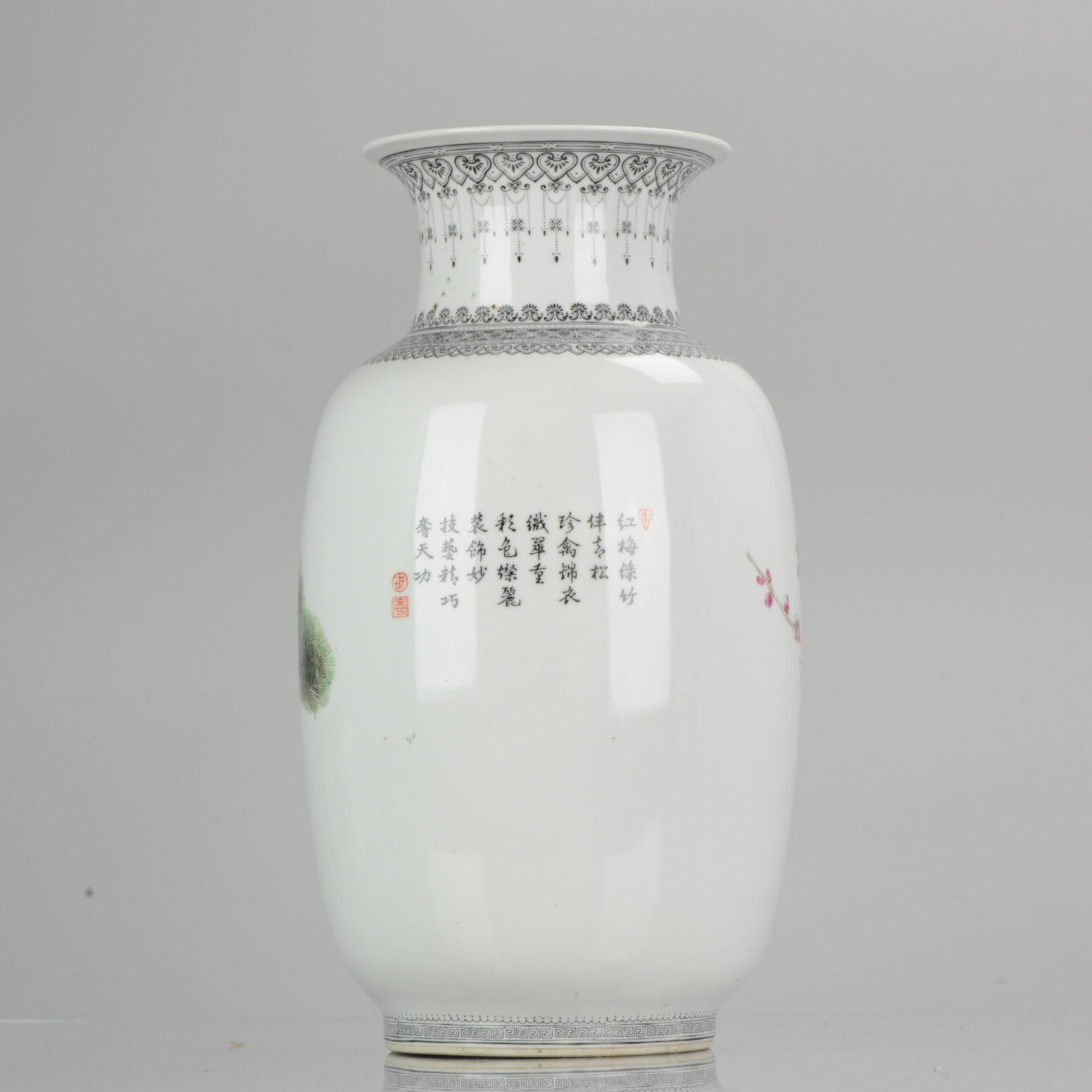 Vase paon vintage en porcelaine chinoise PROC du 20ème siècle de Chine Excellent état - En vente à Amsterdam, Noord Holland