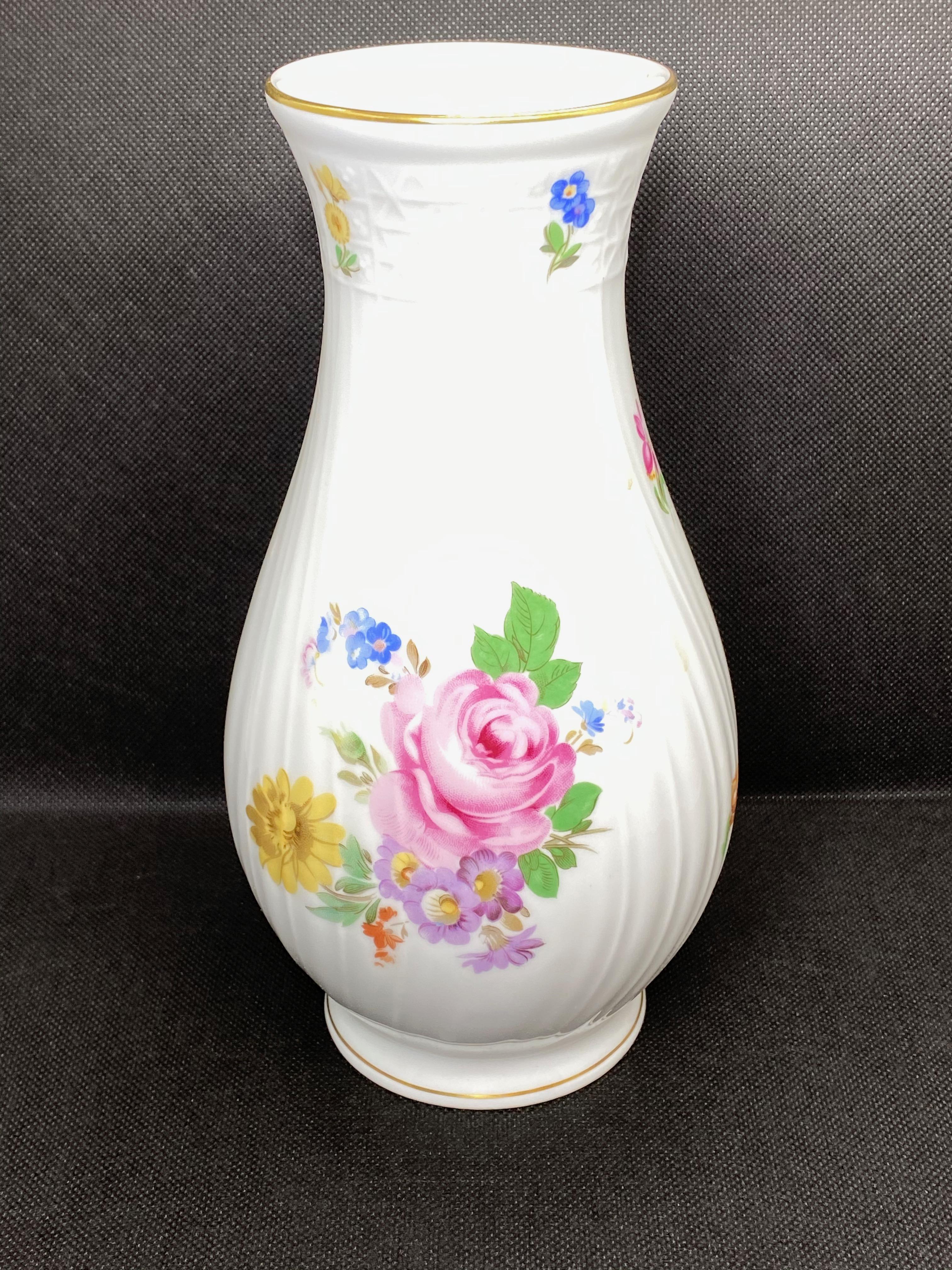 An amazing porcelain 1950s vase made in Germany, by Hutschenreuther. Vase is in very good condition with no cracks. Nice addition to any table or room.