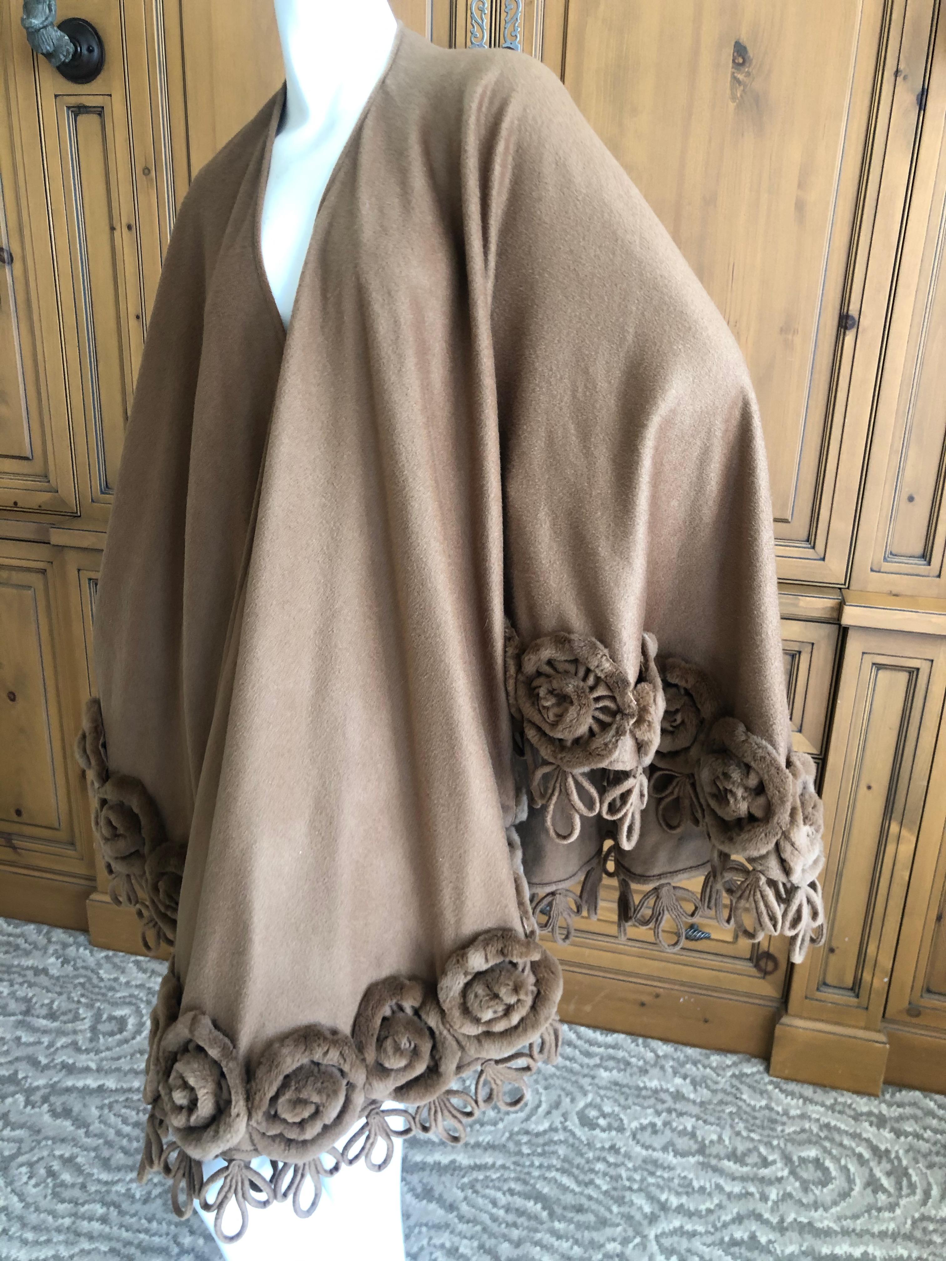 Vintage Chinchilla Trim Cashmere Vicuna Shawl Edwards Lowell Beverly Hills In Excellent Condition For Sale In Cloverdale, CA