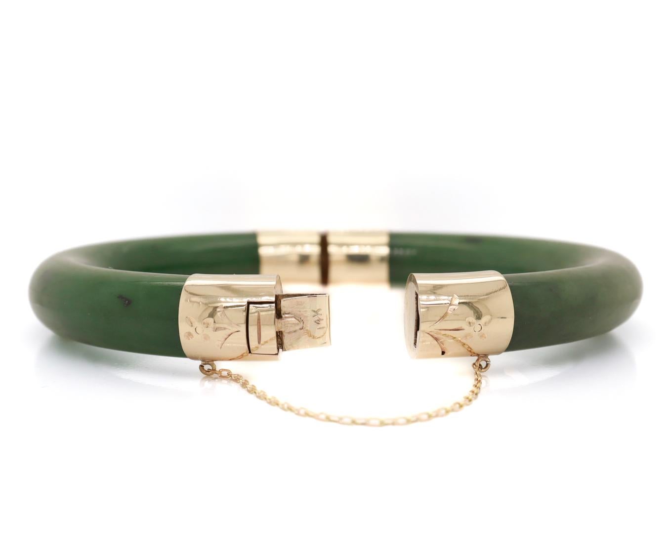 Vintage Chinese 14K Gold & Carved Jade Bangle Bracelet For Sale 3