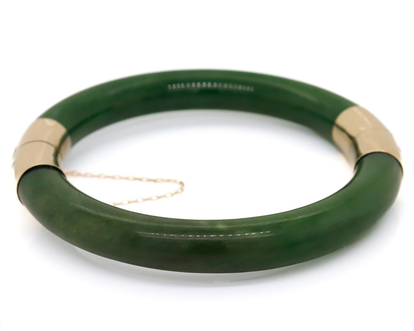 Bracelet jonc chinois vintage en or 14 carats et jade sculpté Pour femmes en vente