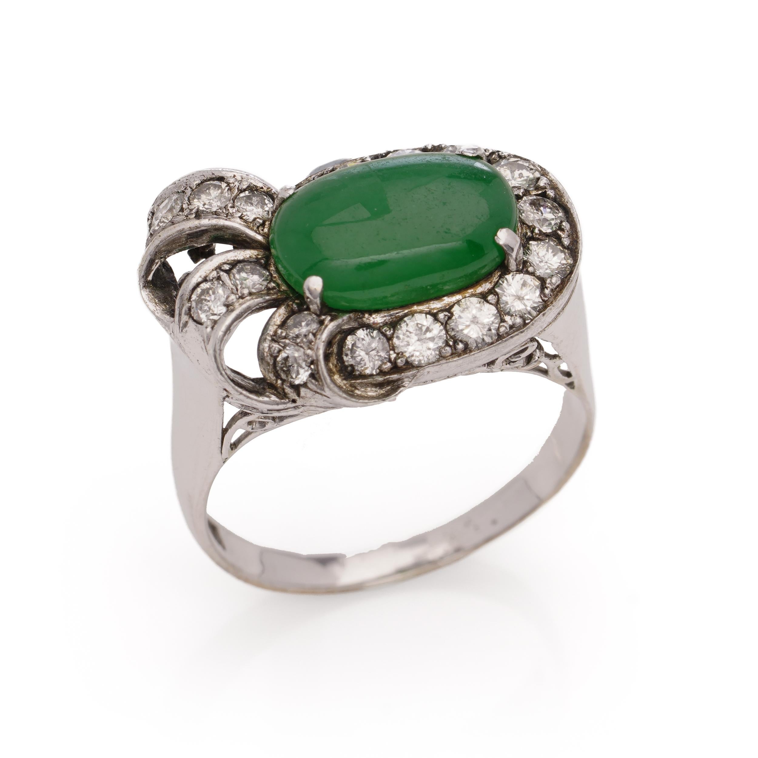 Vintage Chinese 18kt. white gold oval cabochon jade and diamond ladies' ring For Sale 4