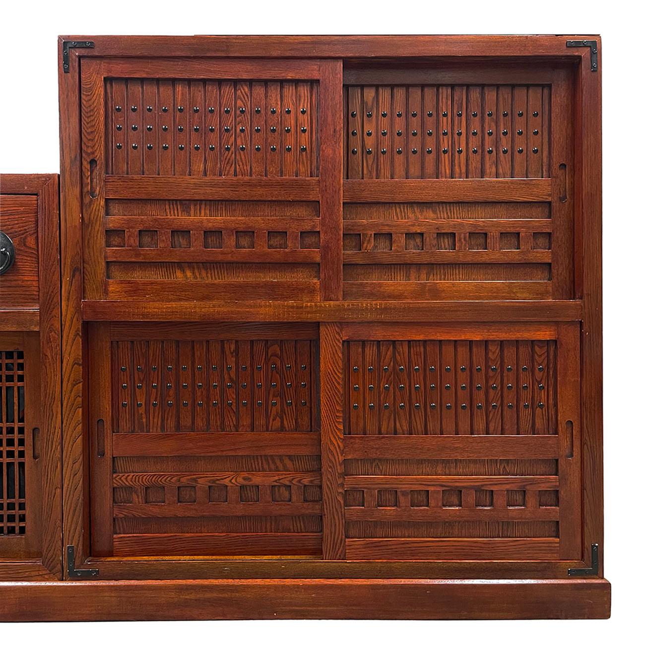 Vintage Chinese 3 Pieces Double Sided Steps/Ladder Cabinet, Room Divider In Good Condition For Sale In Pomona, CA