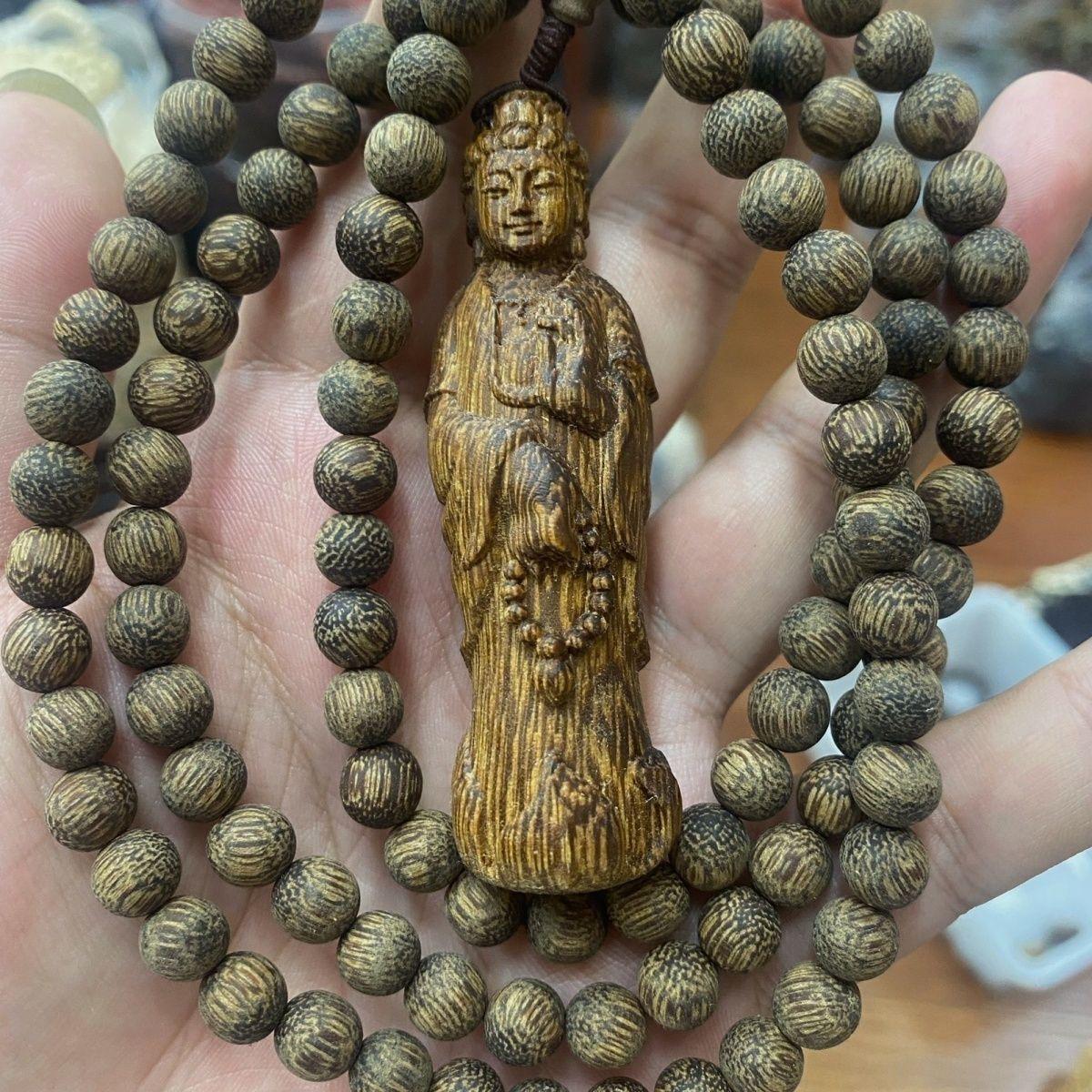 Pendentif de Bouddha sculpté en bois d'agate chinois avec 108 perles État moyen - En vente à 景德镇市, CN