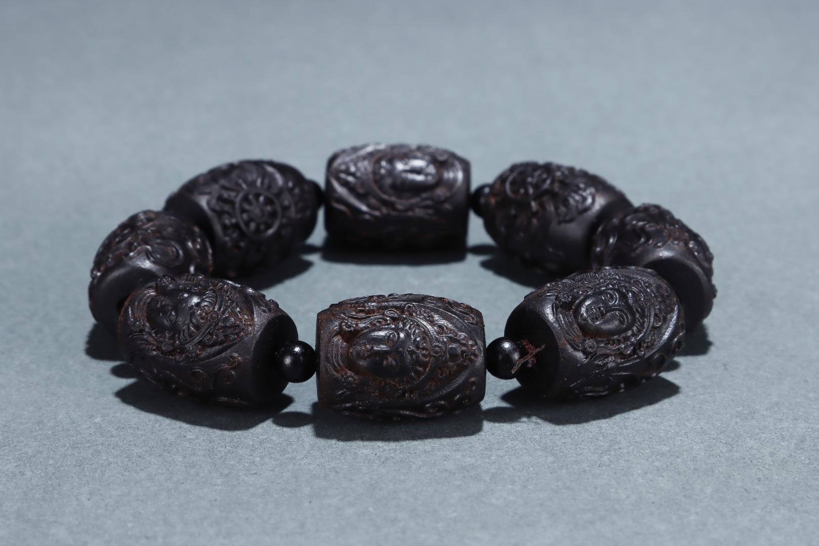 Vintage Chinese Agarwood Carving Dzi Guanyin Beads Bracelets Pair For Sale 5