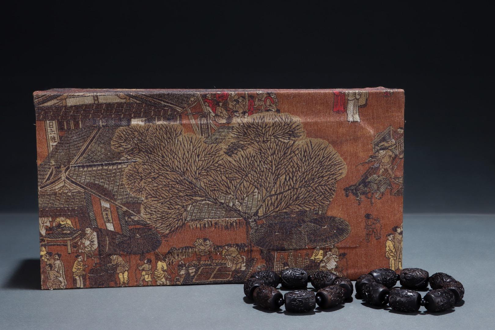 Vintage Chinese Agarwood Carving Dzi Guanyin Beads Bracelets Pair In Fair Condition For Sale In 景德镇市, CN