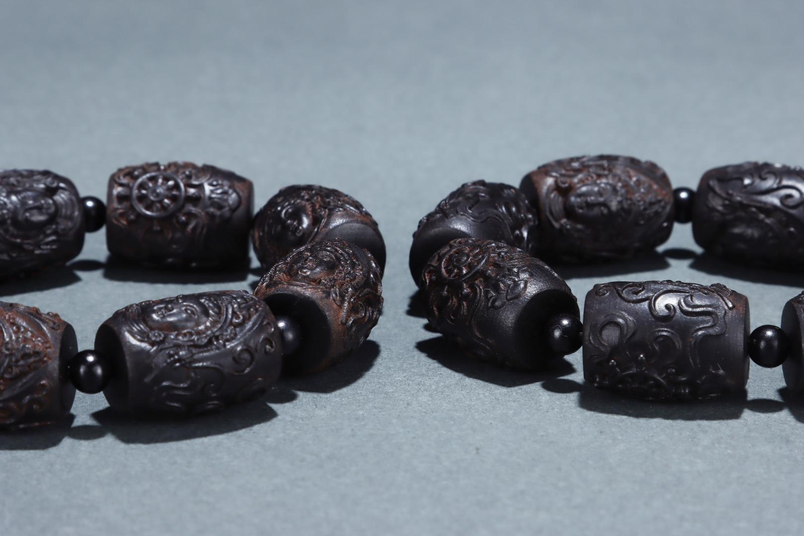 19th Century Vintage Chinese Agarwood Carving Dzi Guanyin Beads Bracelets Pair For Sale