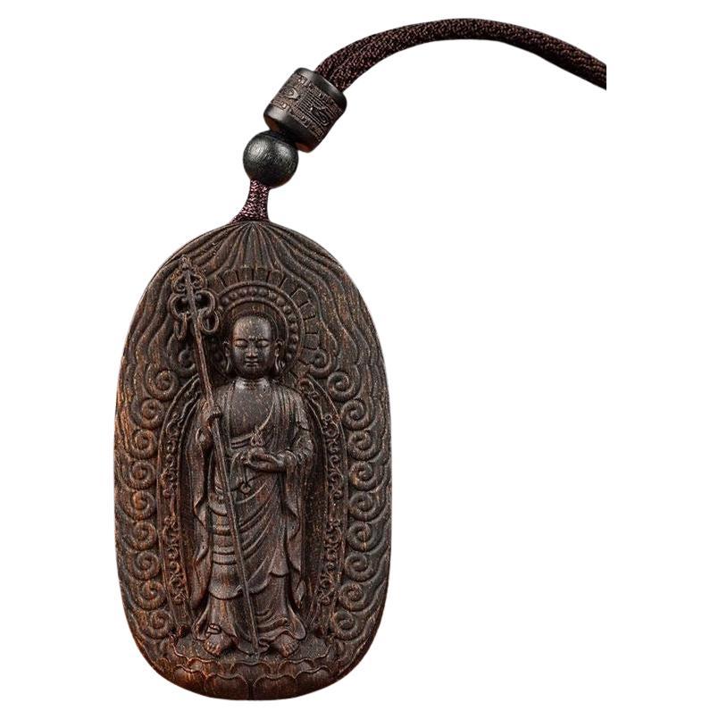 Vintage Chinese Agarwood Schnitzerei Kṣitigarbha Bodhisattva Anhänger im Angebot