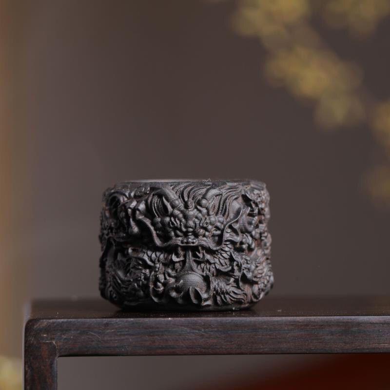 Vintage Chinese Agarwood Carving Nine Dragons Ring - Handcrafted Symbol of Power and Protection

Libérez l'esprit de la mythologie ancienne avec cette bague vintage chinoise en bois d'agarwood sculptant neuf dragons, une pièce d'art portable