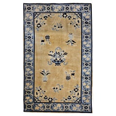 Vintage Chinese Art Deco Rug - Tan Feld mit Baby Blue Floral Border