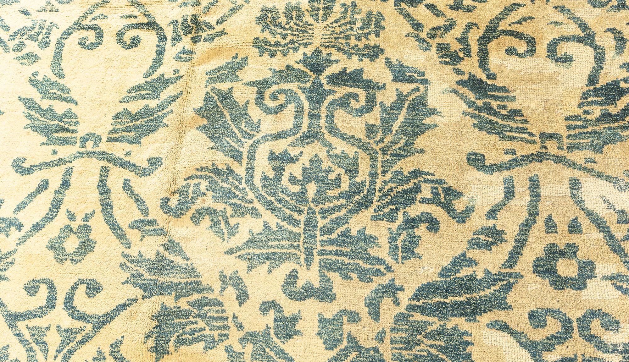 Vintage Chinese Art Deco handmade wool rug.
Size: 11'8