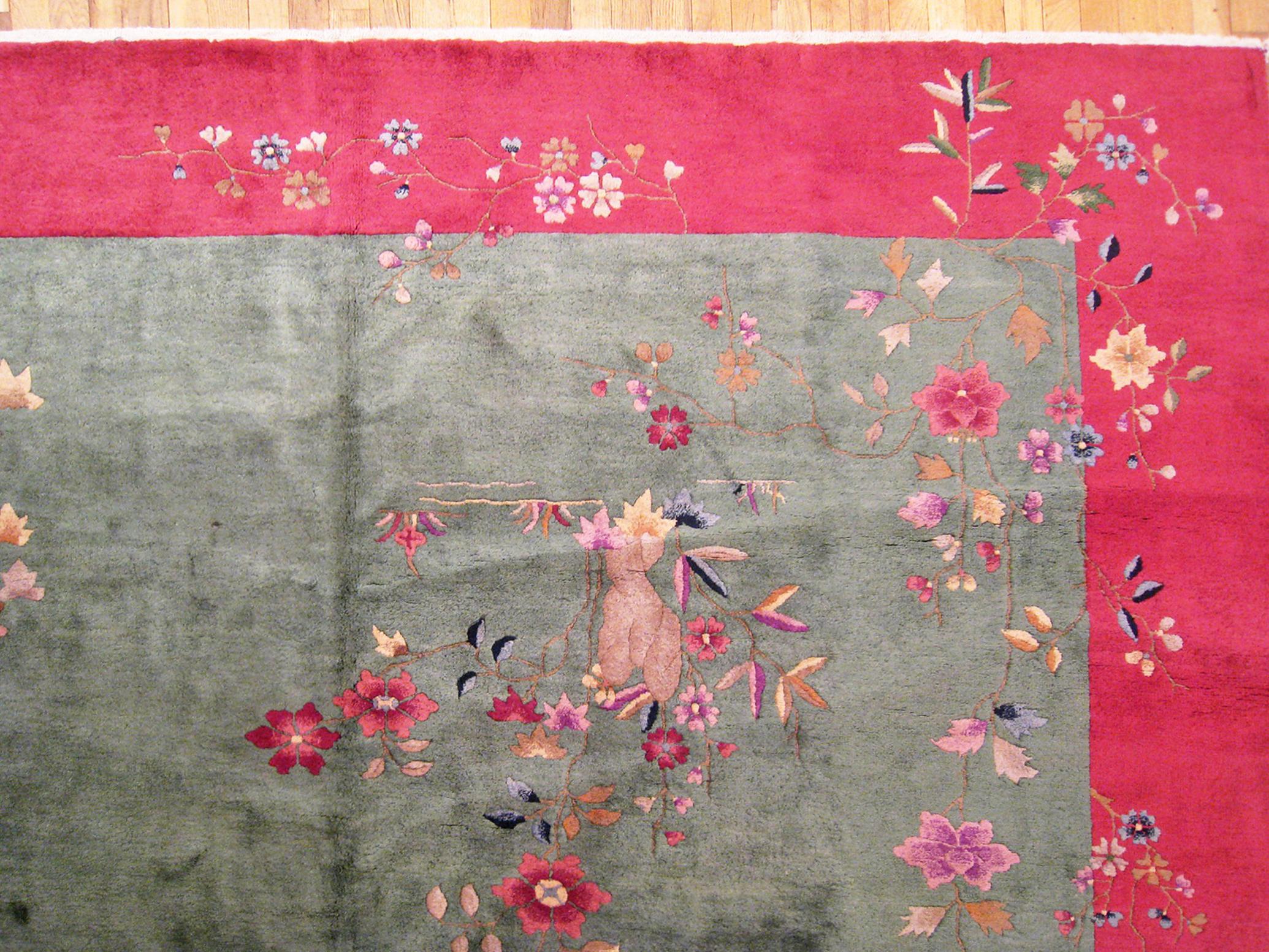 Chinesischer Art-Déco- Orientalischer Vintage-Teppich im Vintage-Stil, in Zimmergröße, mit offenem Feld und Blumen im Angebot 1