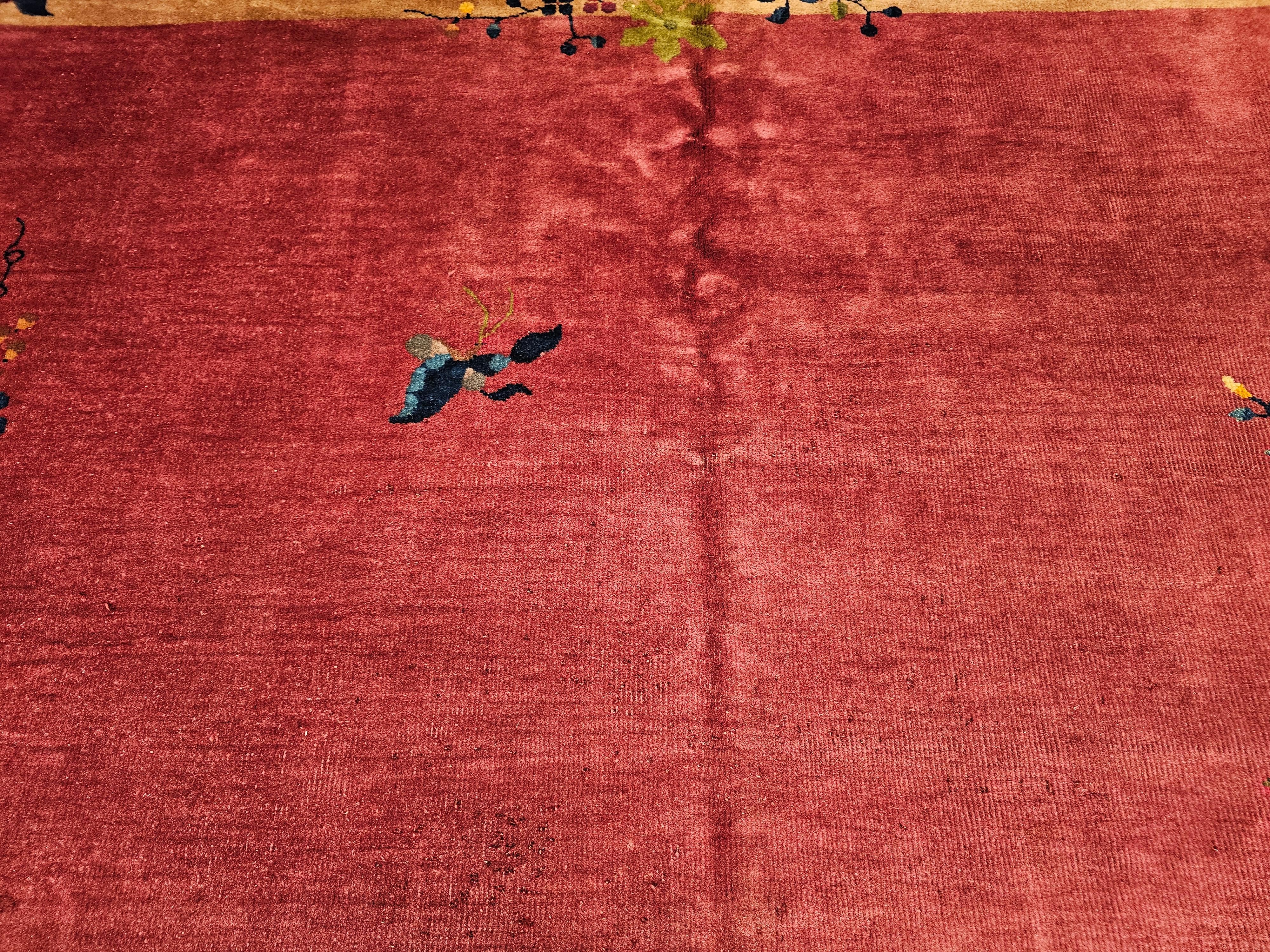 Chinesischer Art-Déco-Teppich in Zimmergröße im Vintage-Stil in Dunkel- Magenta, Taupe, Grün, Blau, Rot im Angebot 1