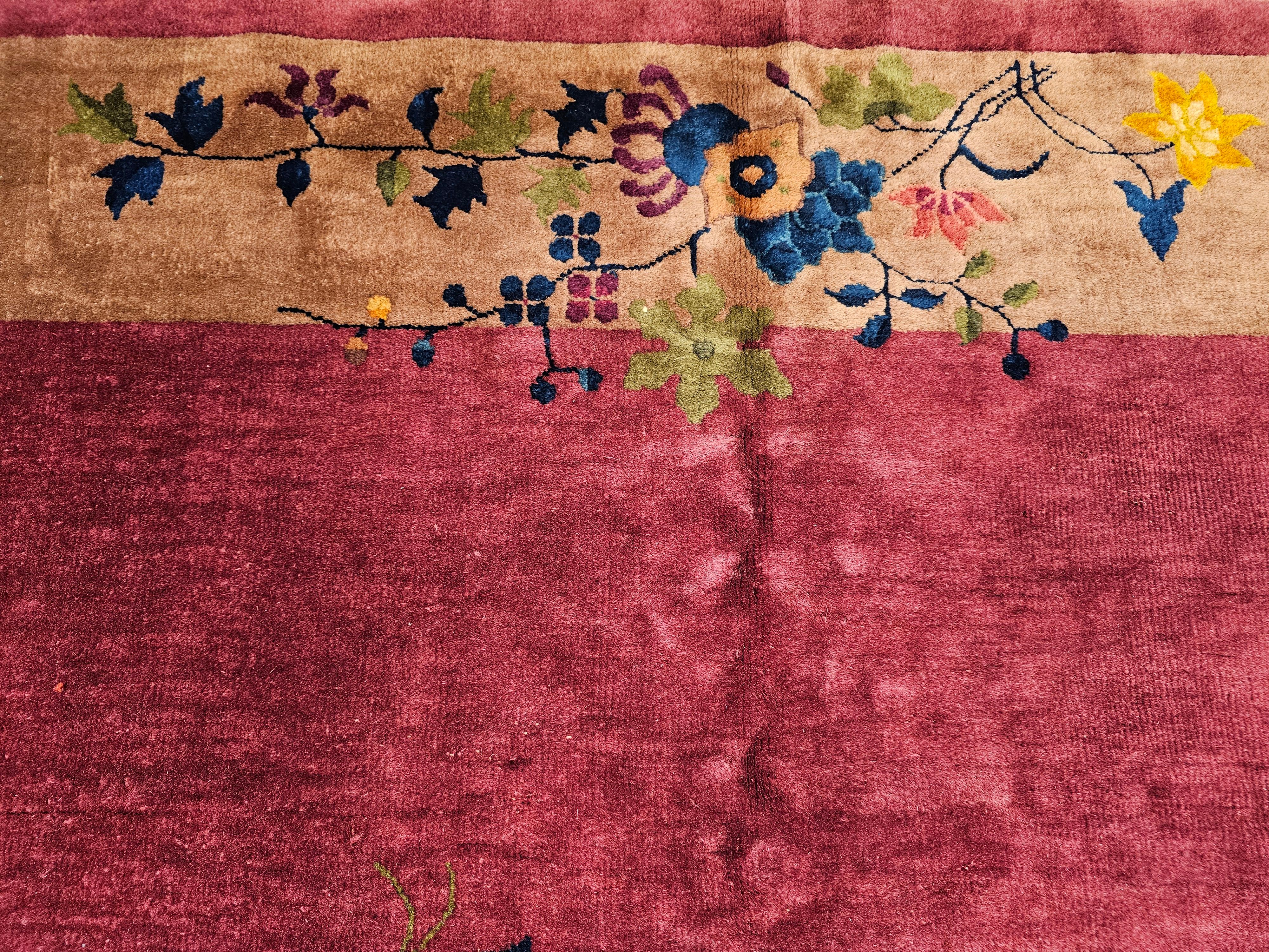 Chinesischer Art-Déco-Teppich in Zimmergröße im Vintage-Stil in Dunkel- Magenta, Taupe, Grün, Blau, Rot im Angebot 2