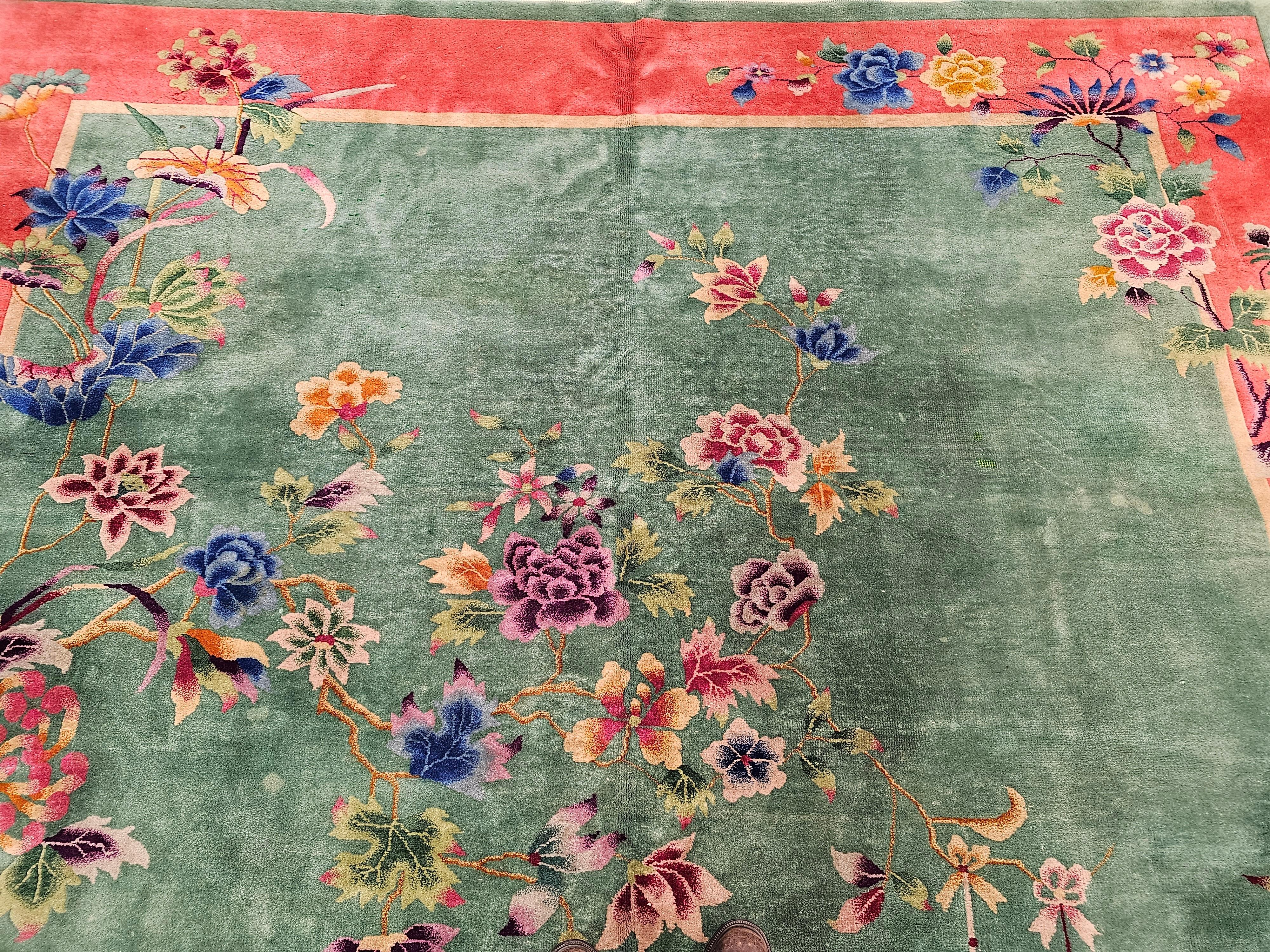 Chinois Tapis Art déco chinois vintage à motif floral en vert, bleu, rose en vente
