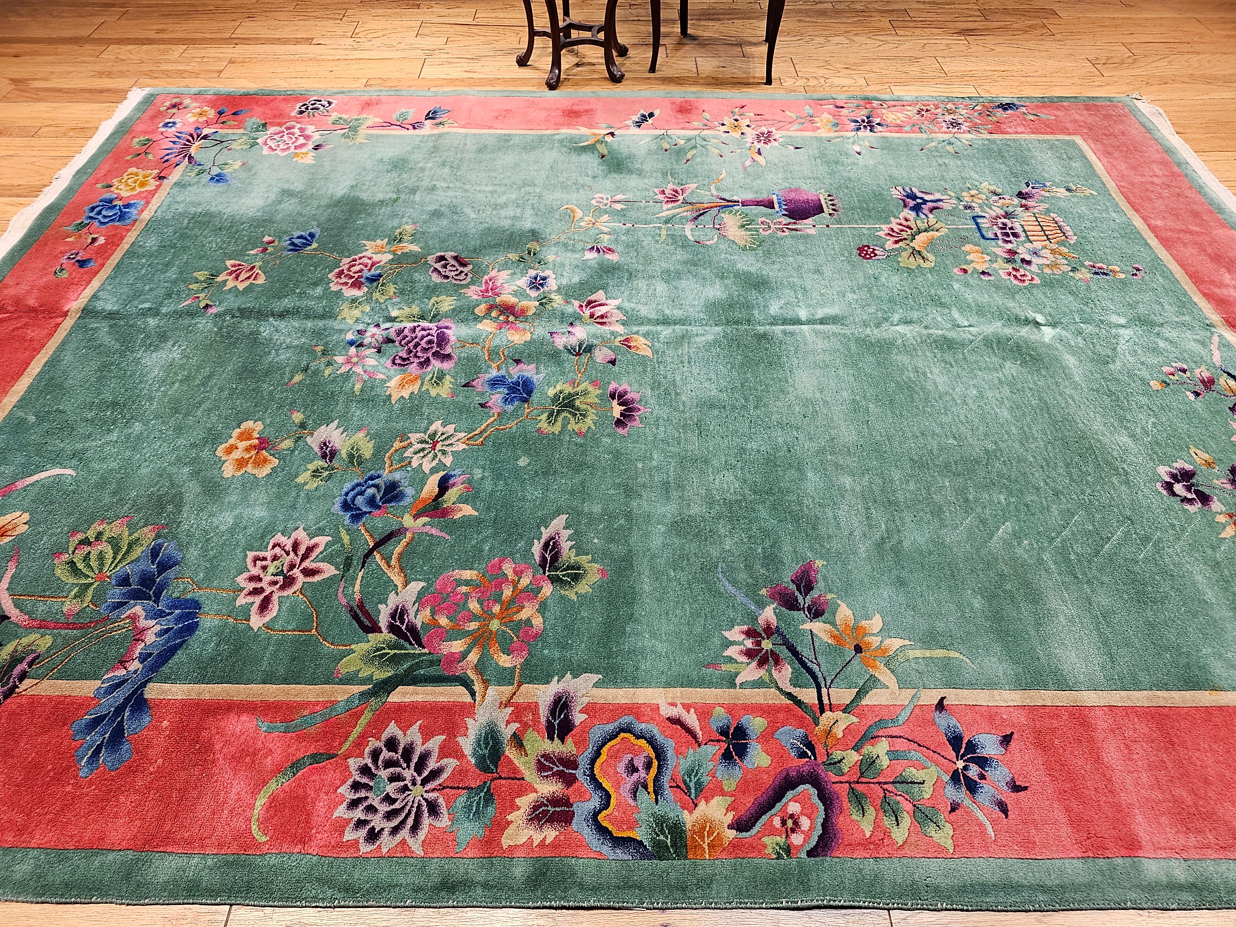 Chinesischer Art-Déco-Teppich in Zimmergröße im Vintage-Stil mit Blumenmuster in Grün, Blau, Rosa und Rosa im Angebot 3